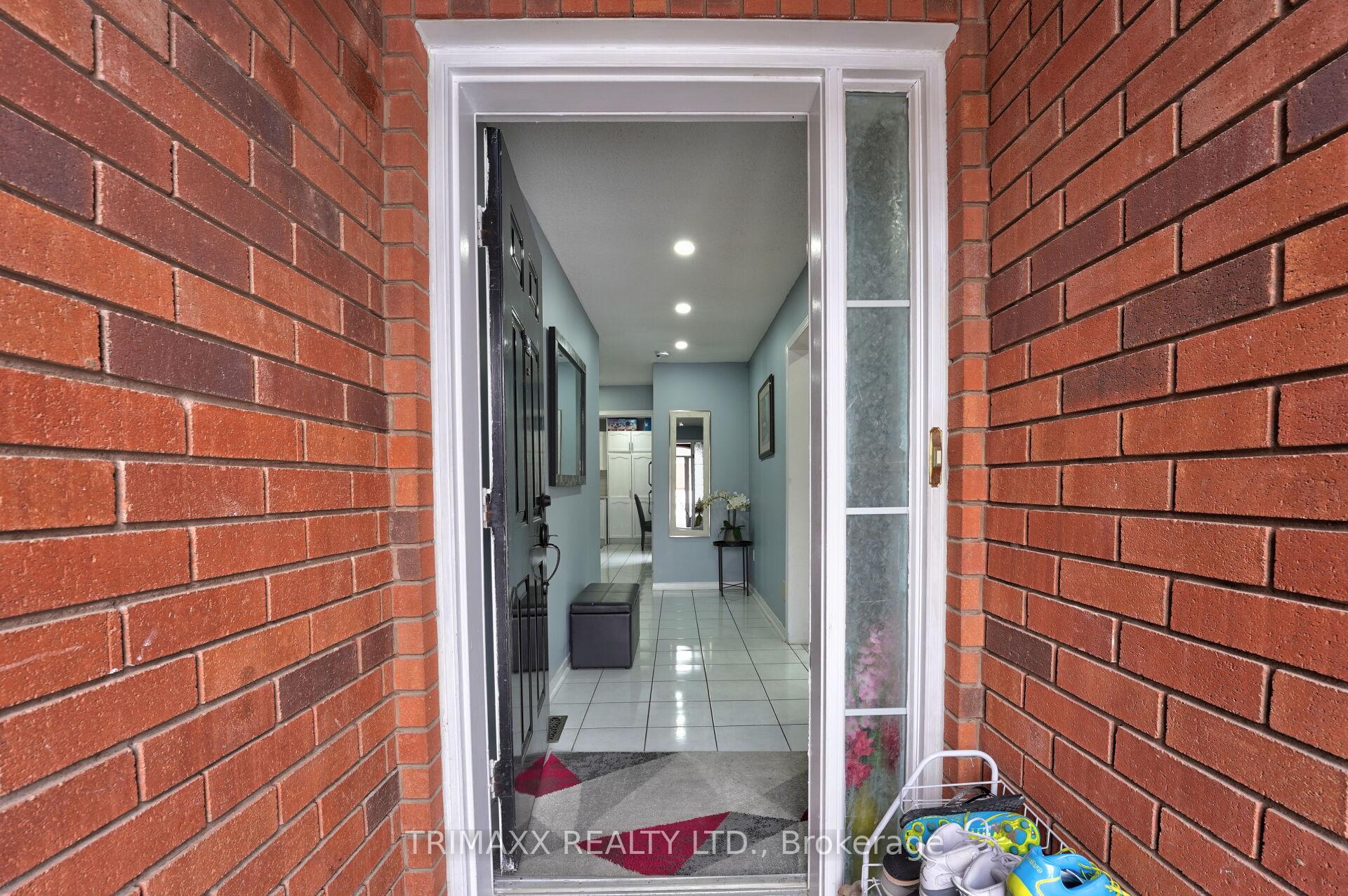Photo 7 of 77 Stoneledge Circle N, Brampton, Sandringham-Wellington — HOMEH