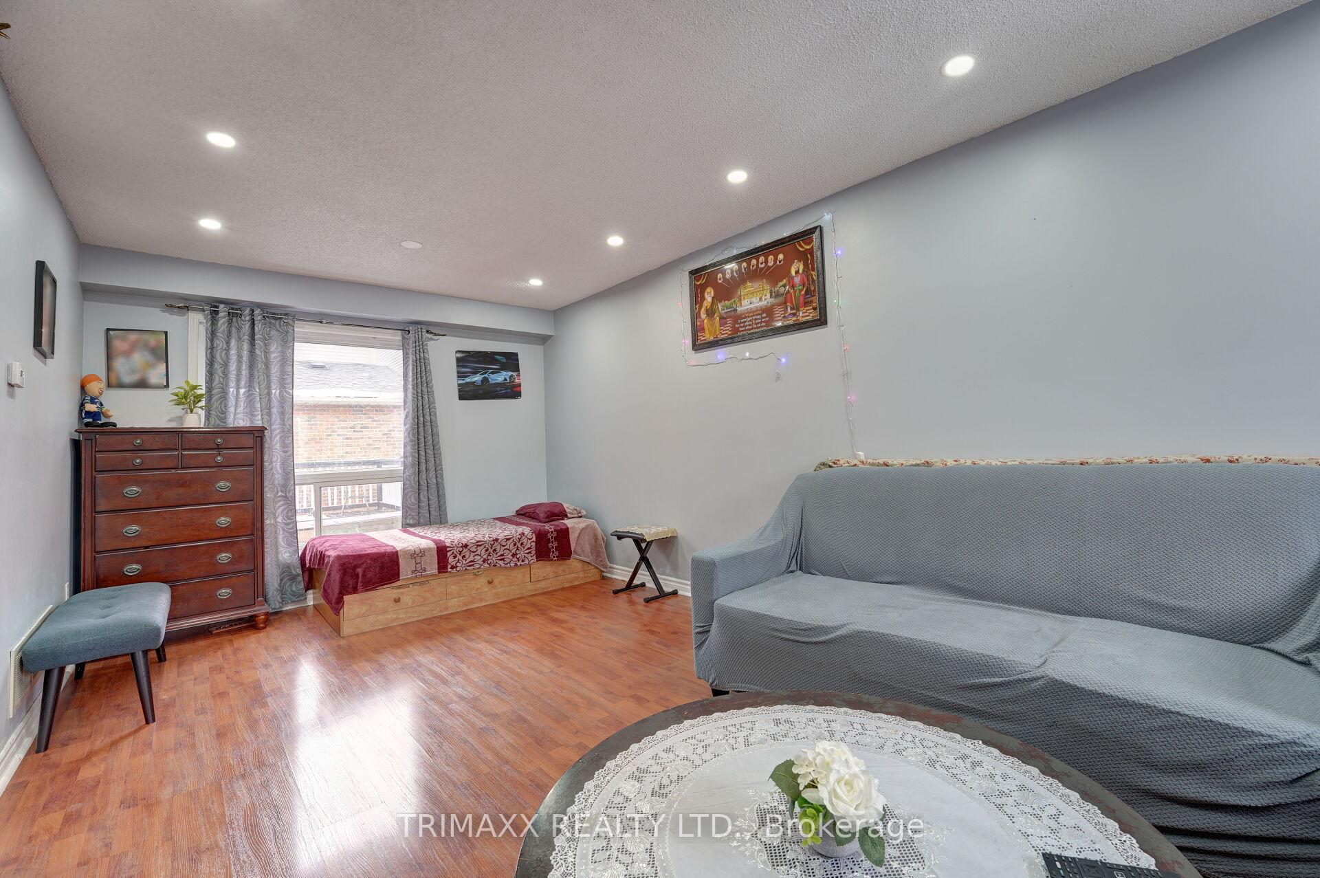Photo 9 of 77 Stoneledge Circle N, Brampton, Sandringham-Wellington — HOMEH