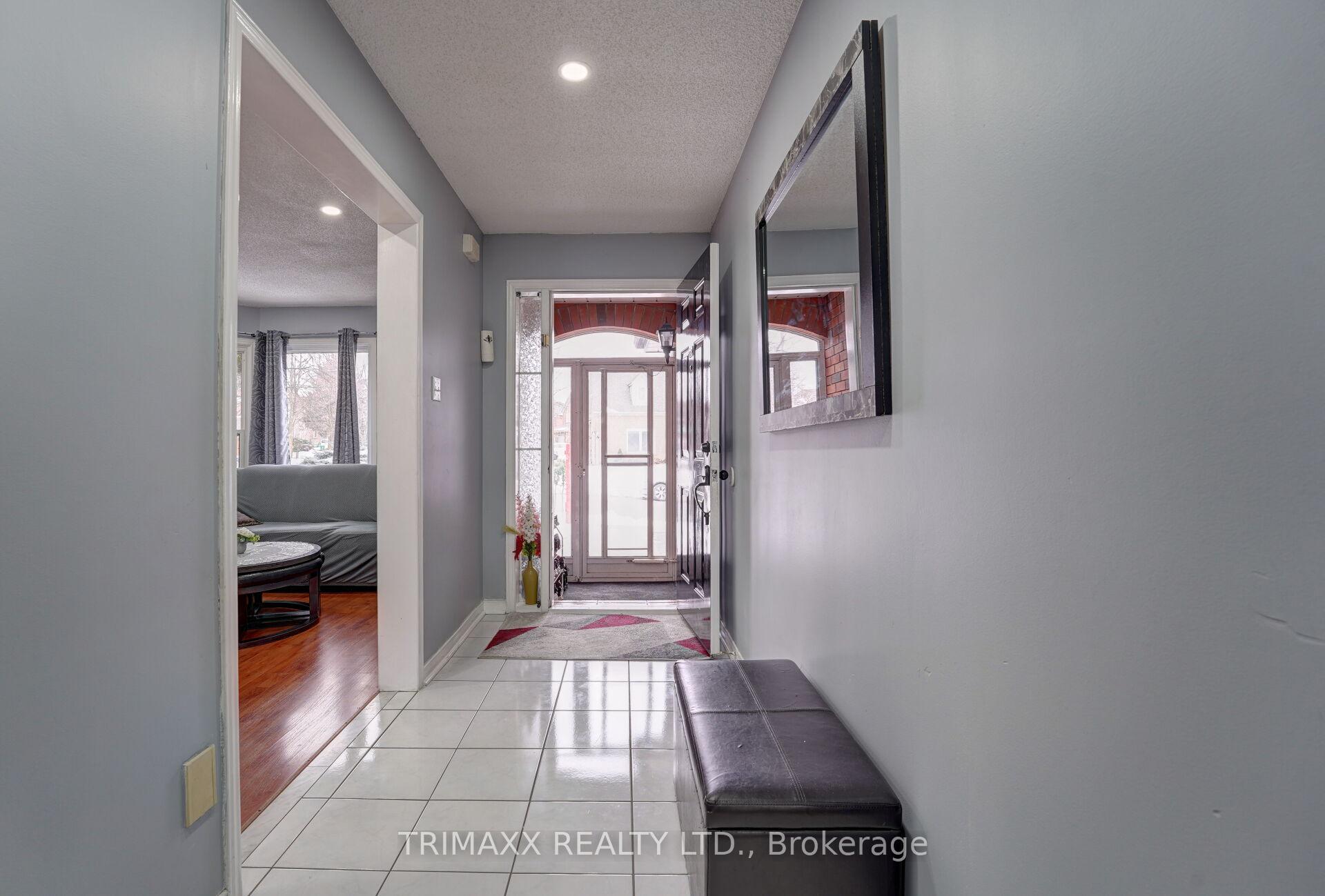 Photo 12 of 77 Stoneledge Circle N, Brampton, Sandringham-Wellington — HOMEH