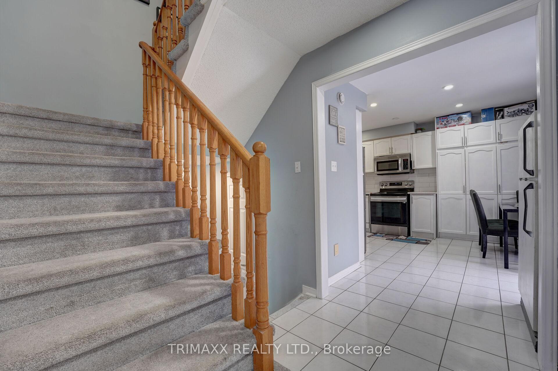 Photo 13 of 77 Stoneledge Circle N, Brampton, Sandringham-Wellington — HOMEH