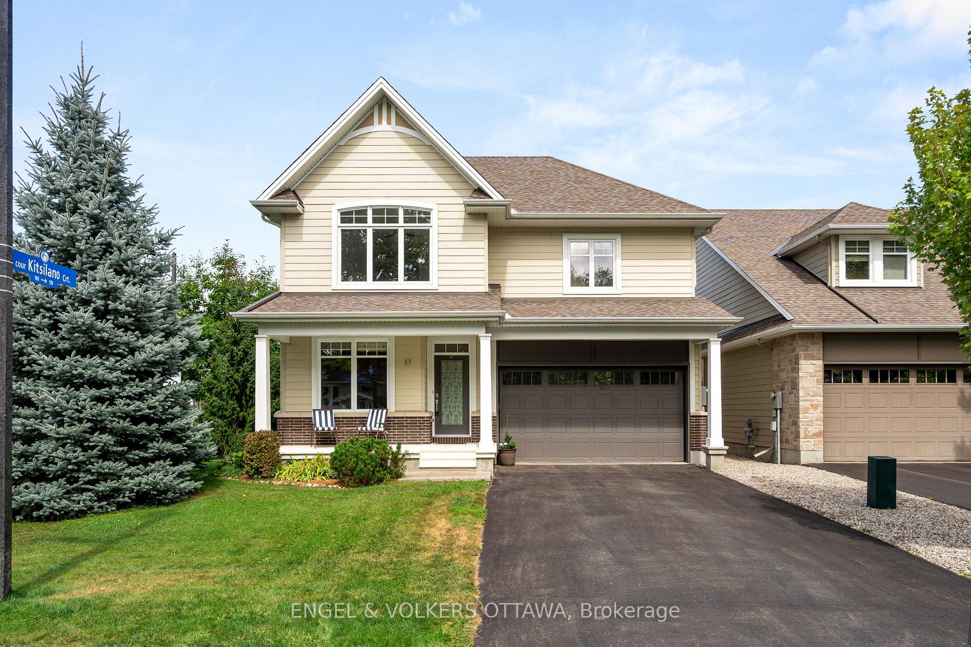 Front of 27 Esquimault Avenue