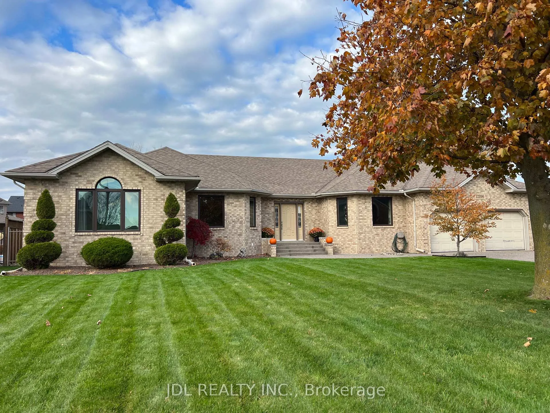 Photo 2 of 12356 Charlene Lane, Tecumseh — HOMEH
