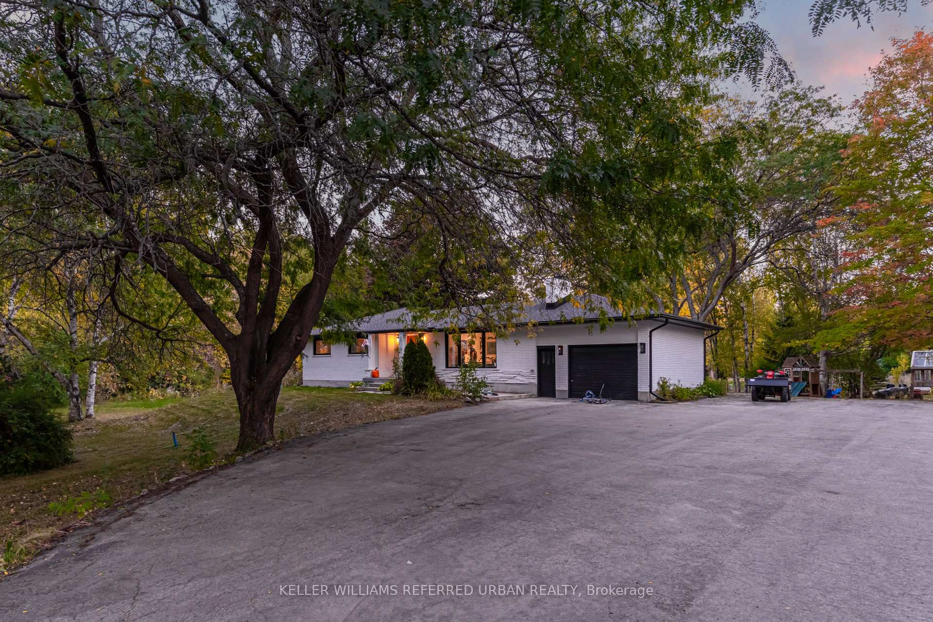 Photo 6 of 886 Sixth Street, Collingwood — HOMEH