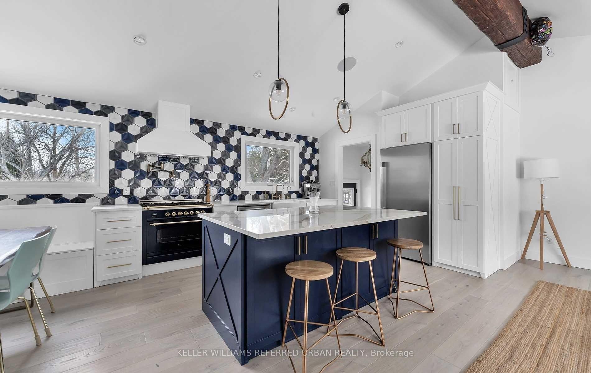 Photo 4 of 886 Sixth Street, Collingwood — HOMEH