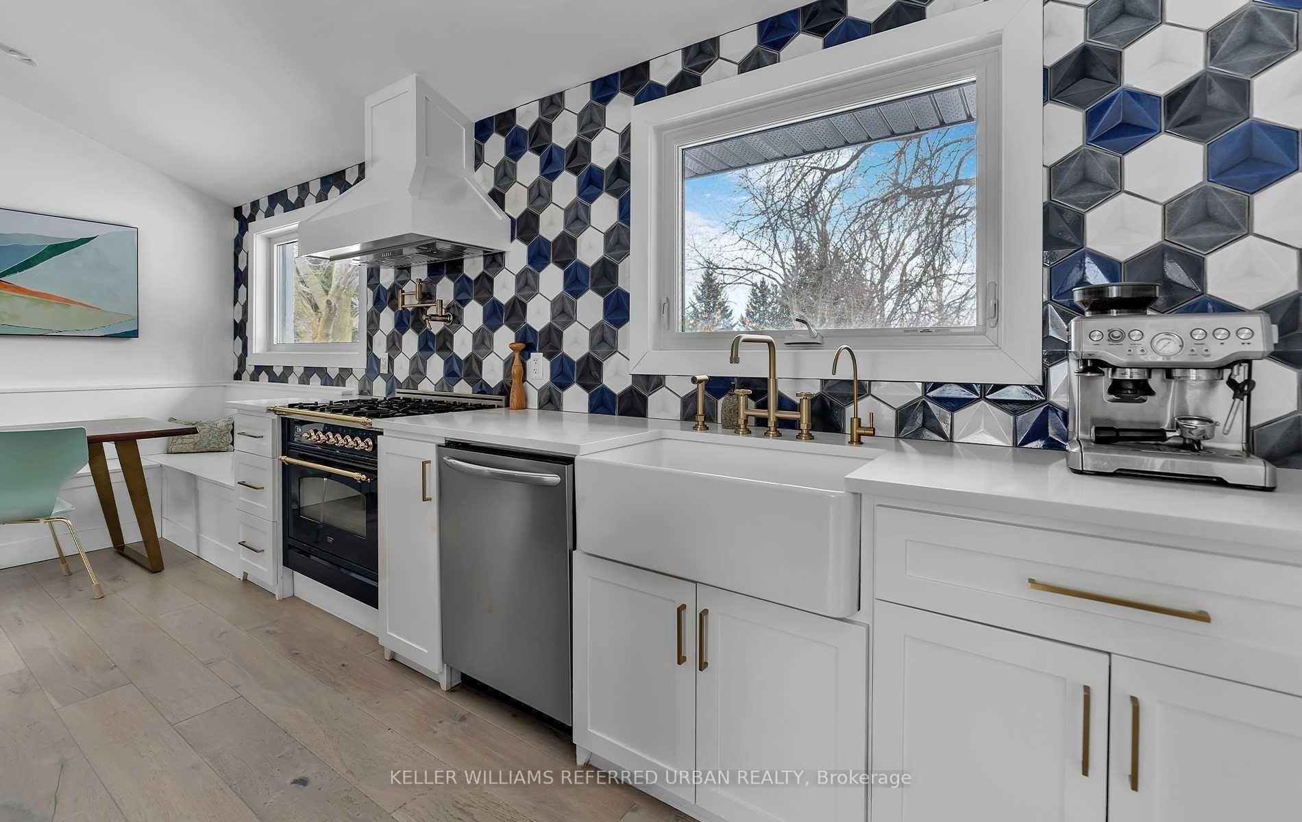Photo 5 of 886 Sixth Street, Collingwood — HOMEH