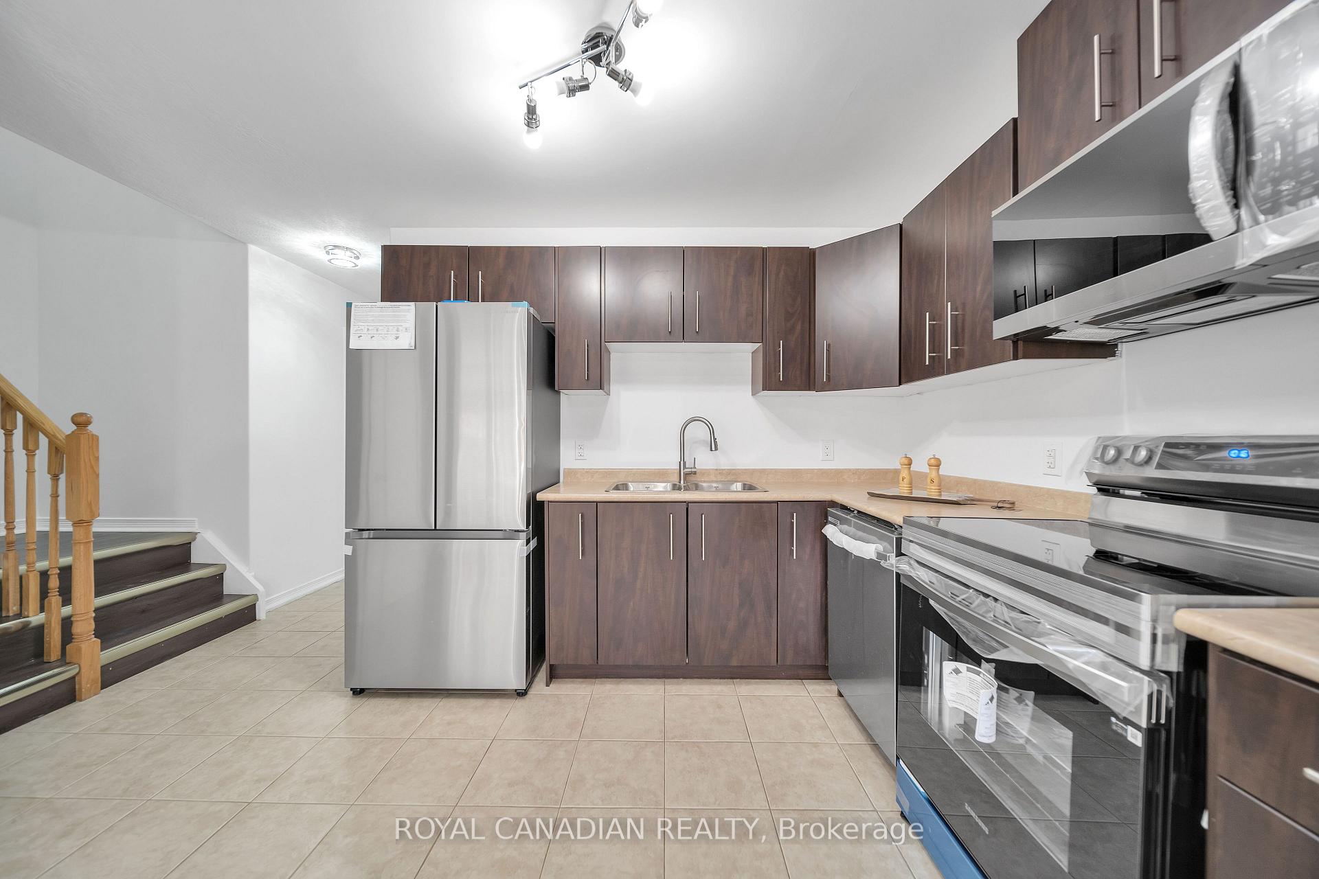 Photo 13 of Unit 14, 75 Prince William Way E, Barrie, Innis-Shore — HOMEH