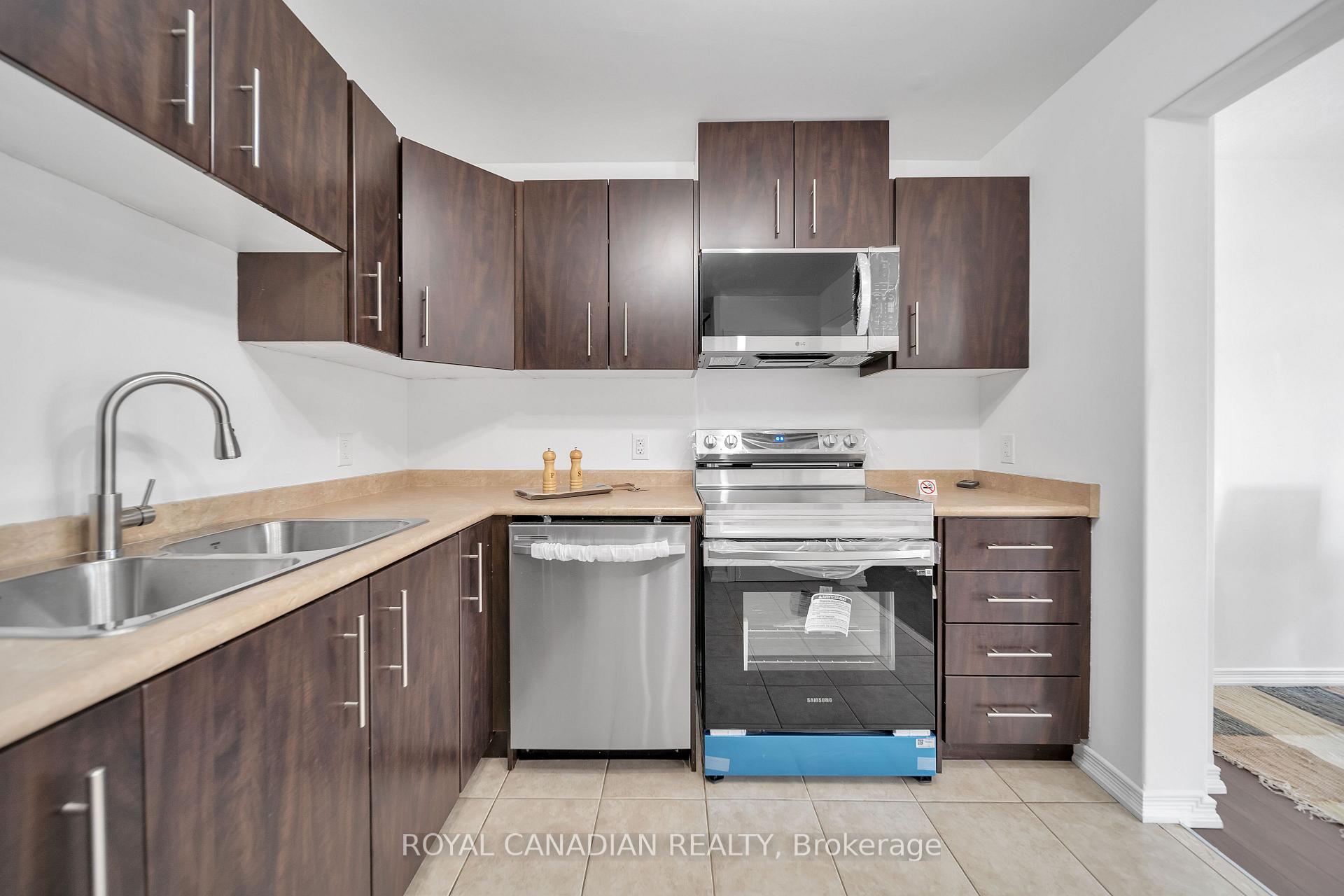Photo 14 of Unit 14, 75 Prince William Way E, Barrie, Innis-Shore — HOMEH
