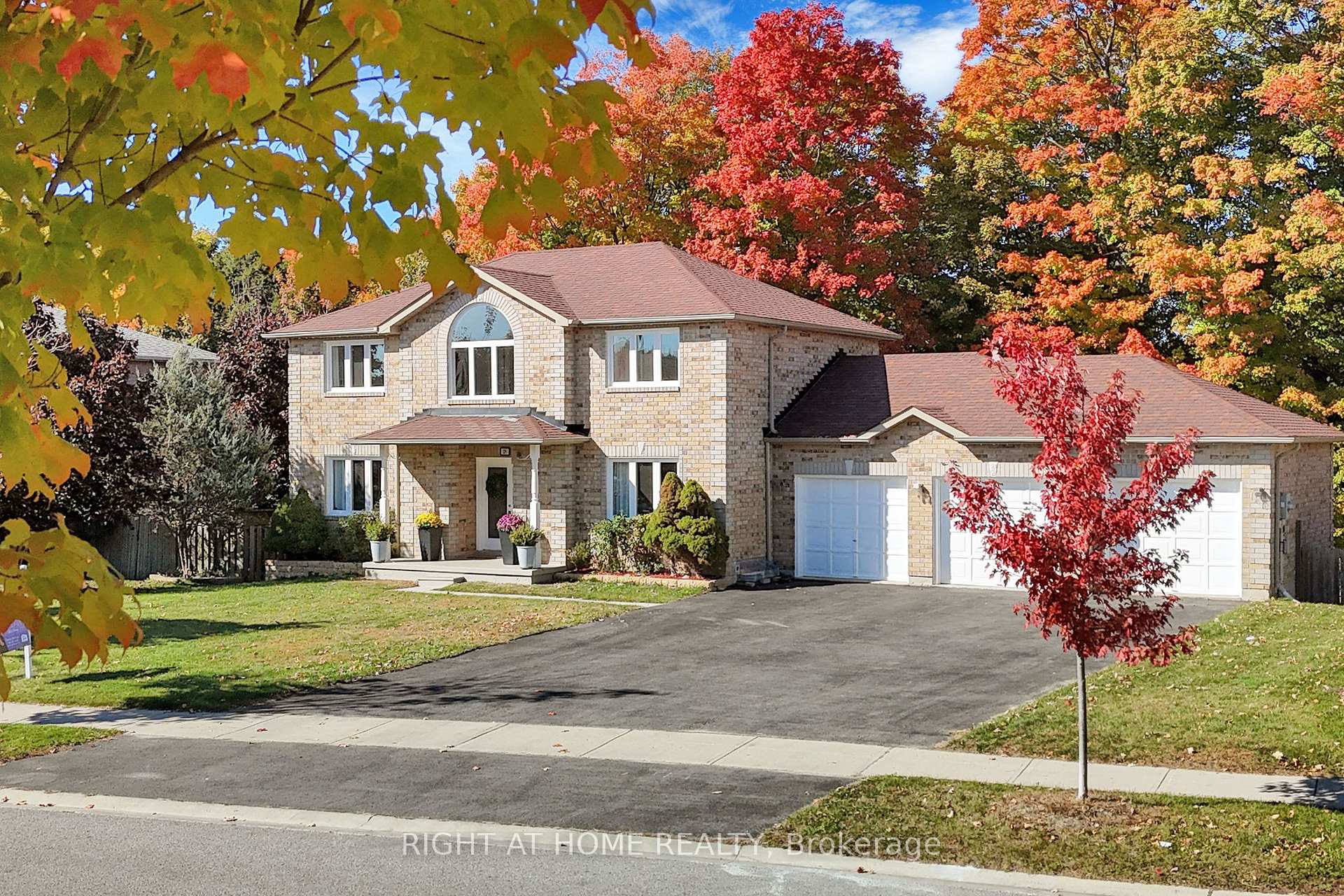 Photo 1 of 28 Holly Meadow Road, Barrie, Holly — HOMEH