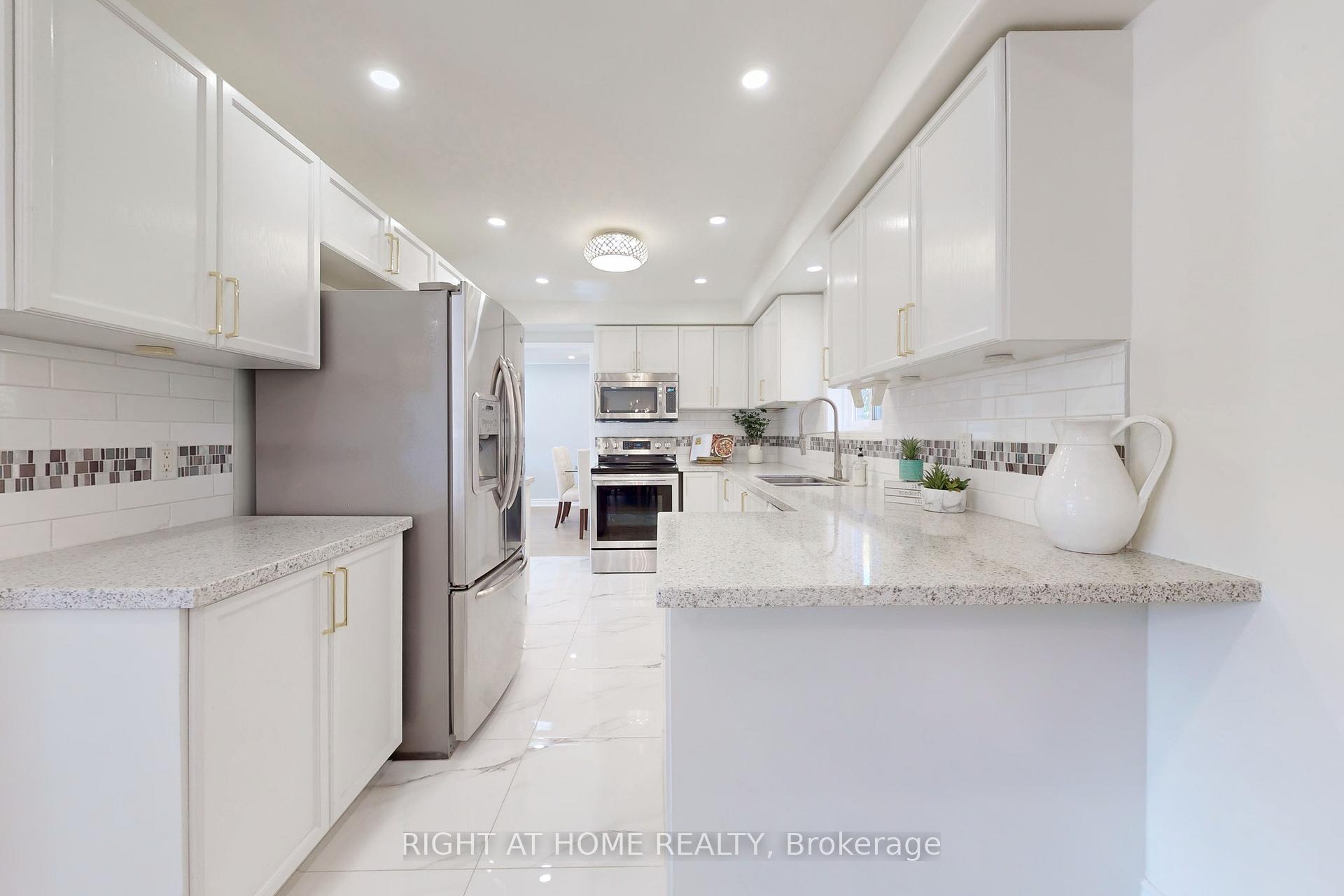 Photo 10 of 28 Holly Meadow Road, Barrie, Holly — HOMEH