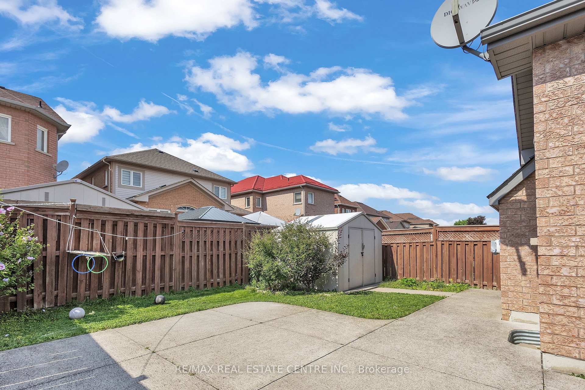 Photo 5 of 30 El Camino Way, Brampton, Fletcher's Meadow — HOMEH