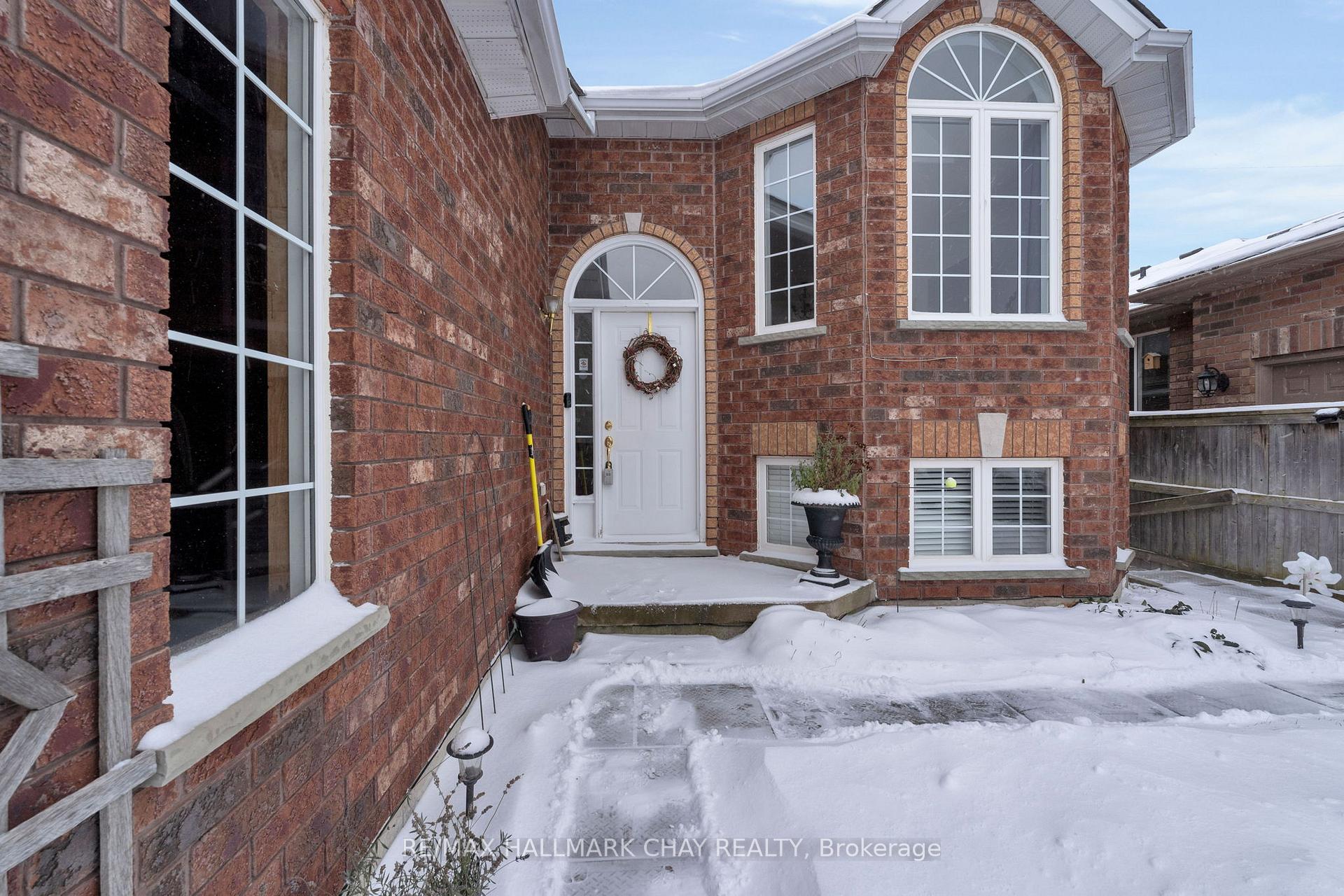 Photo 2 of 195 Pringle Drive, Barrie, Edgehill Drive — HOMEH