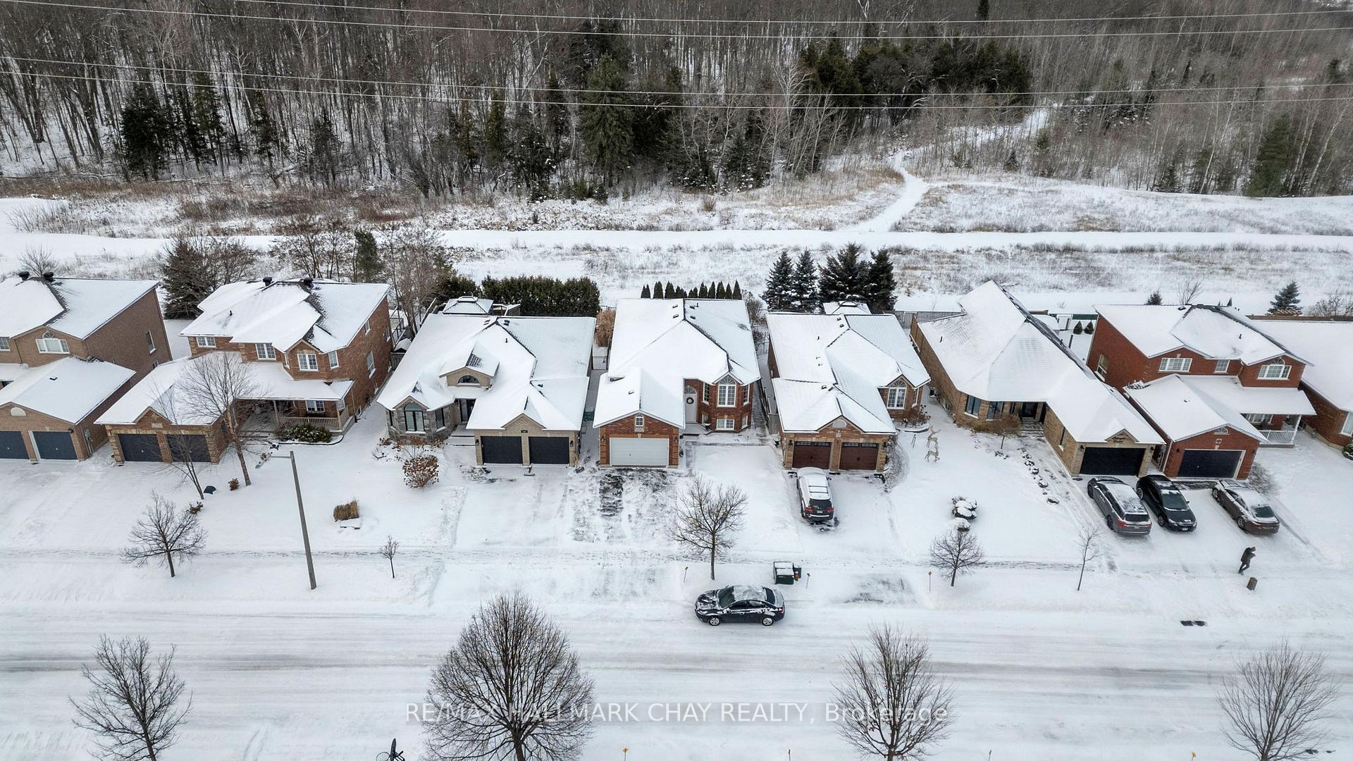 Photo 4 of 195 Pringle Drive, Barrie, Edgehill Drive — HOMEH