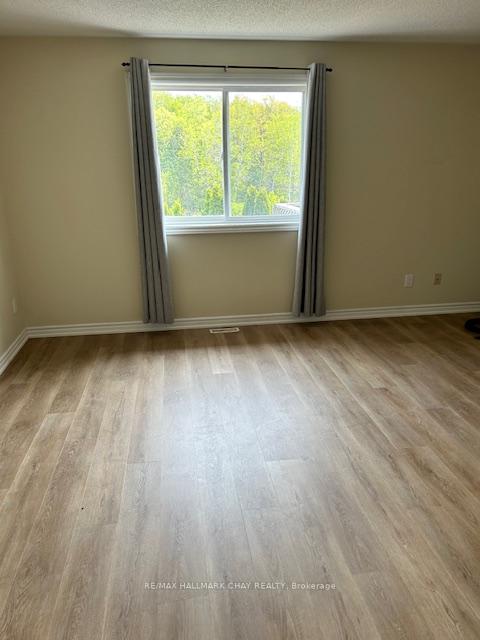 Photo 11 of 195 Pringle Drive, Barrie, Edgehill Drive — HOMEH