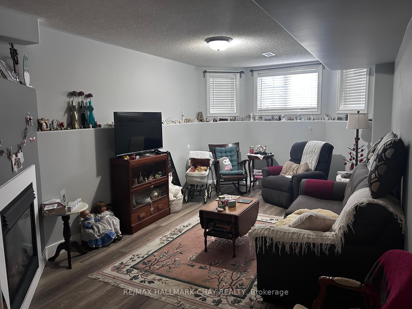 Photo 18 of 195 Pringle Drive, Barrie, Edgehill Drive — HOMEH