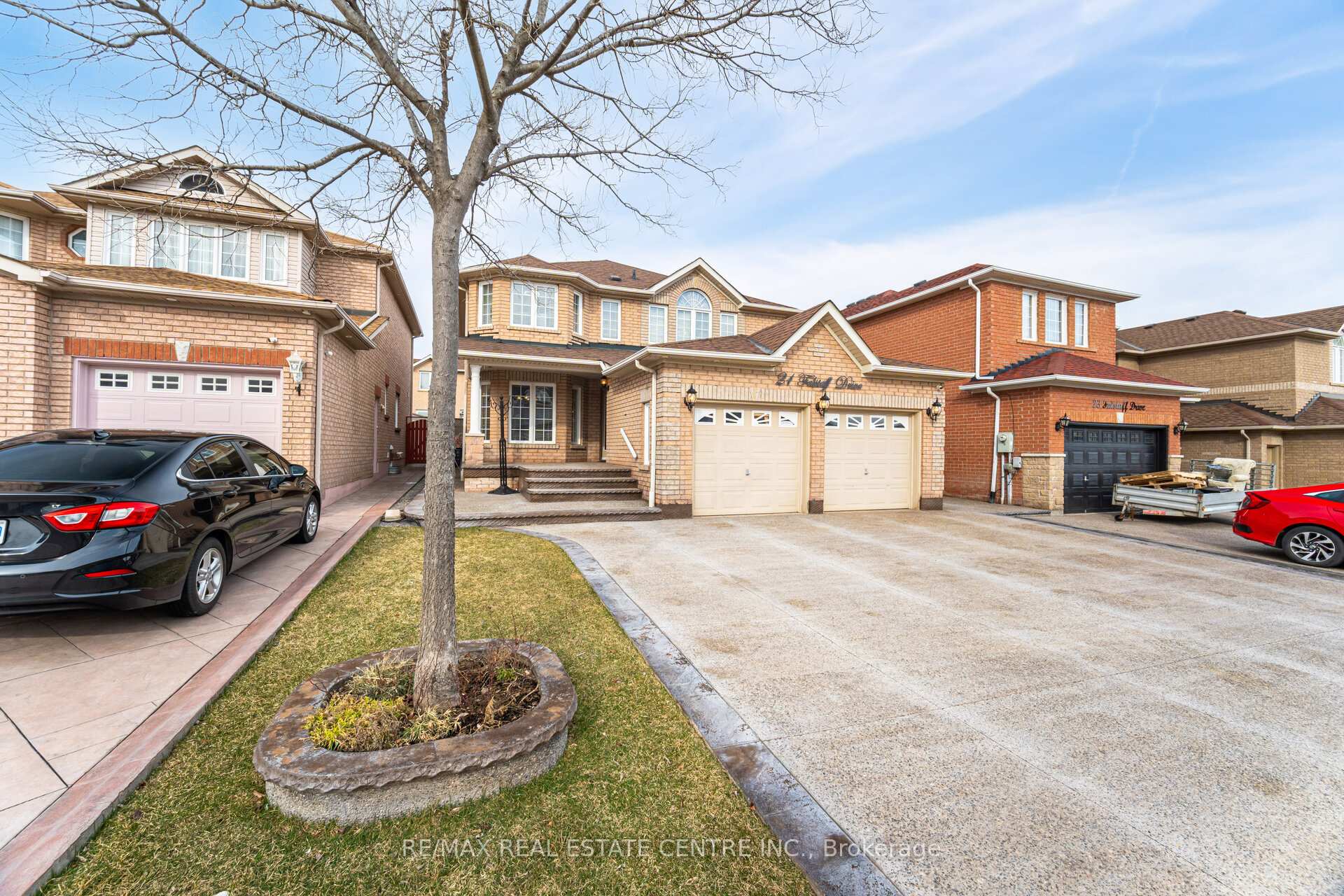 Photo 2 of 21 Falstaff Drive, Brampton, Fletcher's Creek South — HOMEH