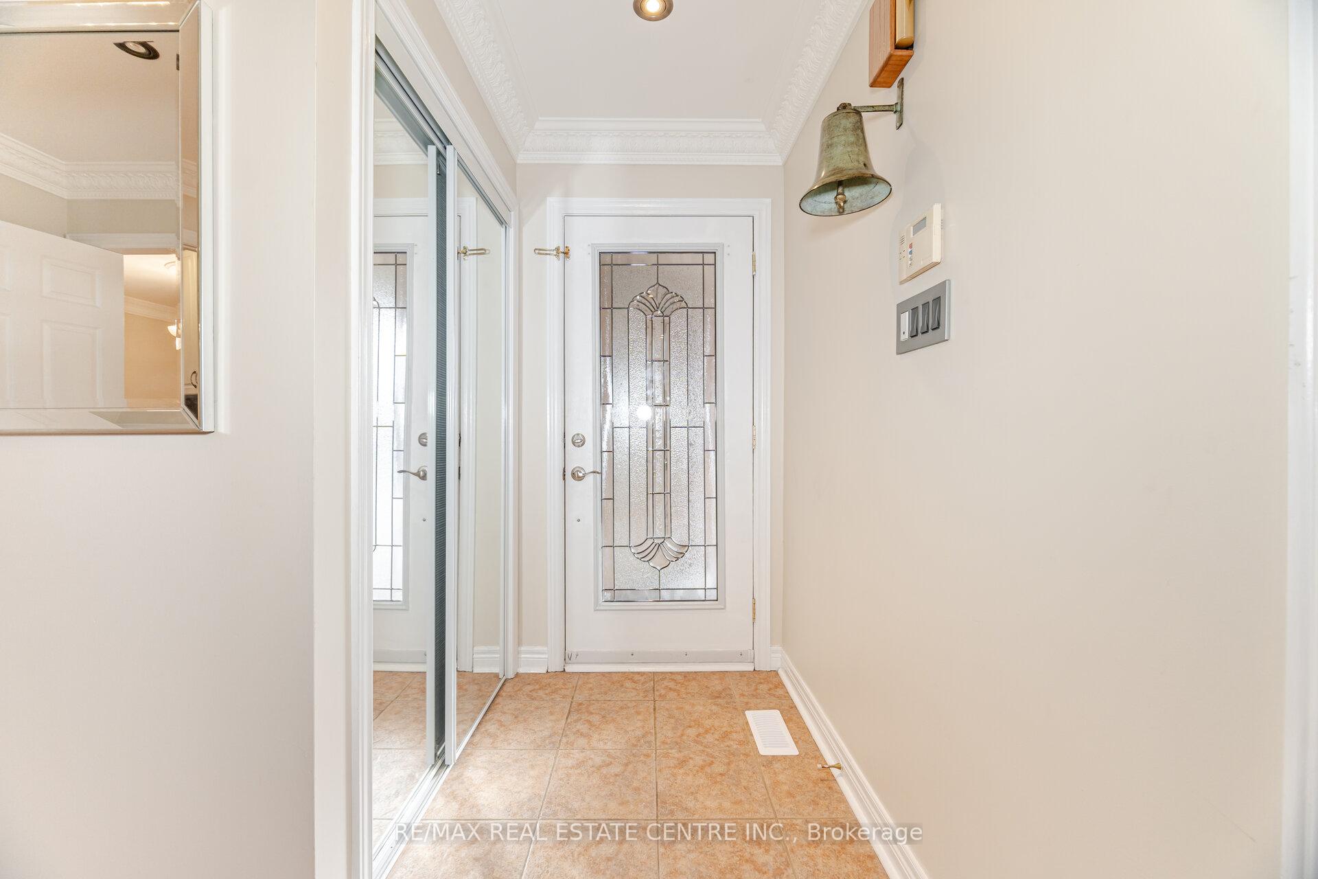 Photo 4 of 21 Falstaff Drive, Brampton, Fletcher's Creek South — HOMEH