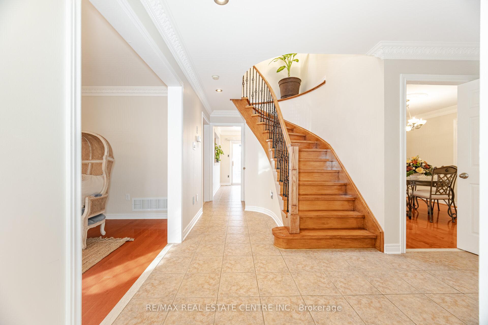 Photo 5 of 21 Falstaff Drive, Brampton, Fletcher's Creek South — HOMEH