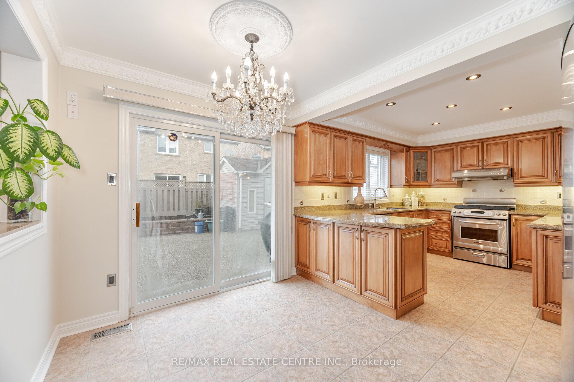 Photo 12 of 21 Falstaff Drive, Brampton, Fletcher's Creek South — HOMEH