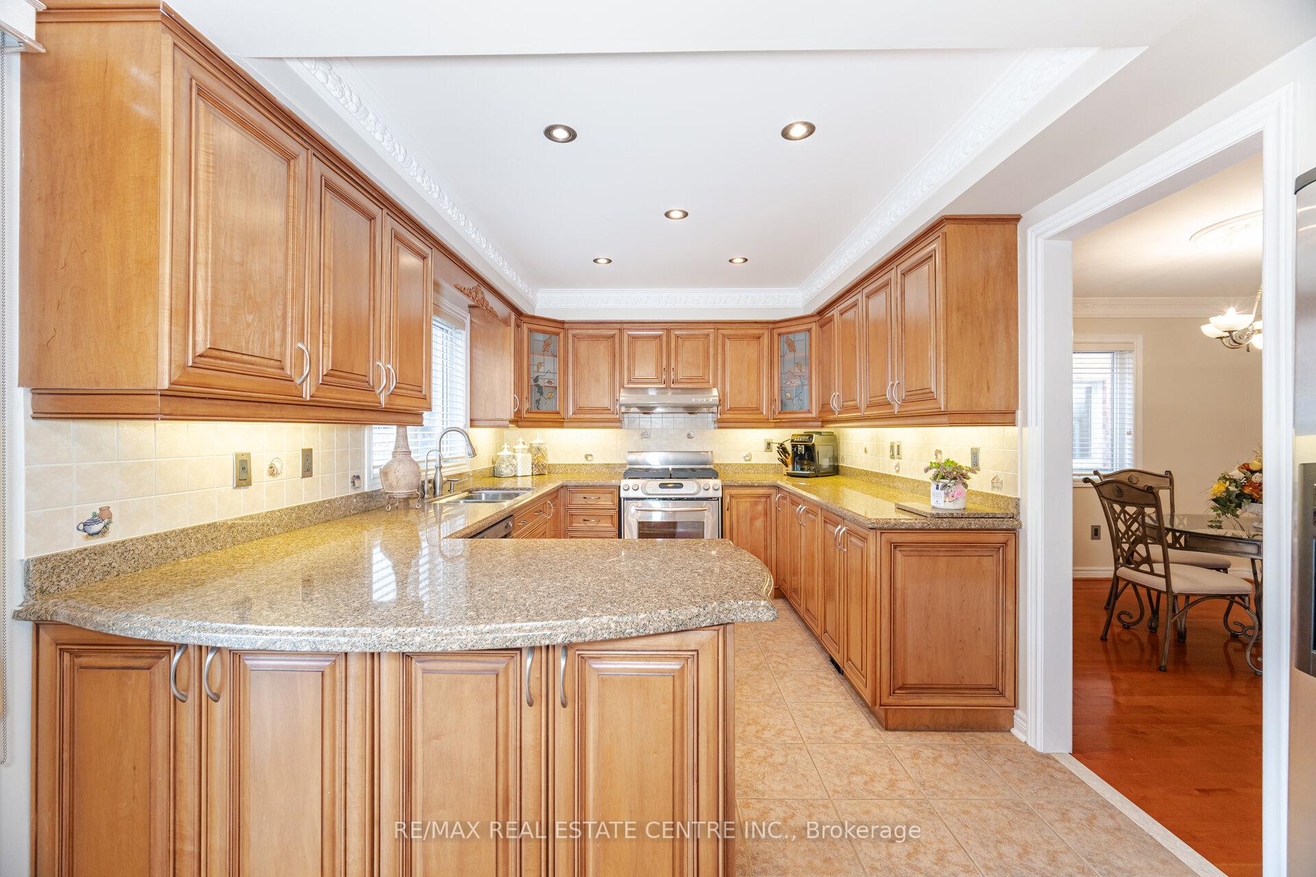 Photo 15 of 21 Falstaff Drive, Brampton, Fletcher's Creek South — HOMEH