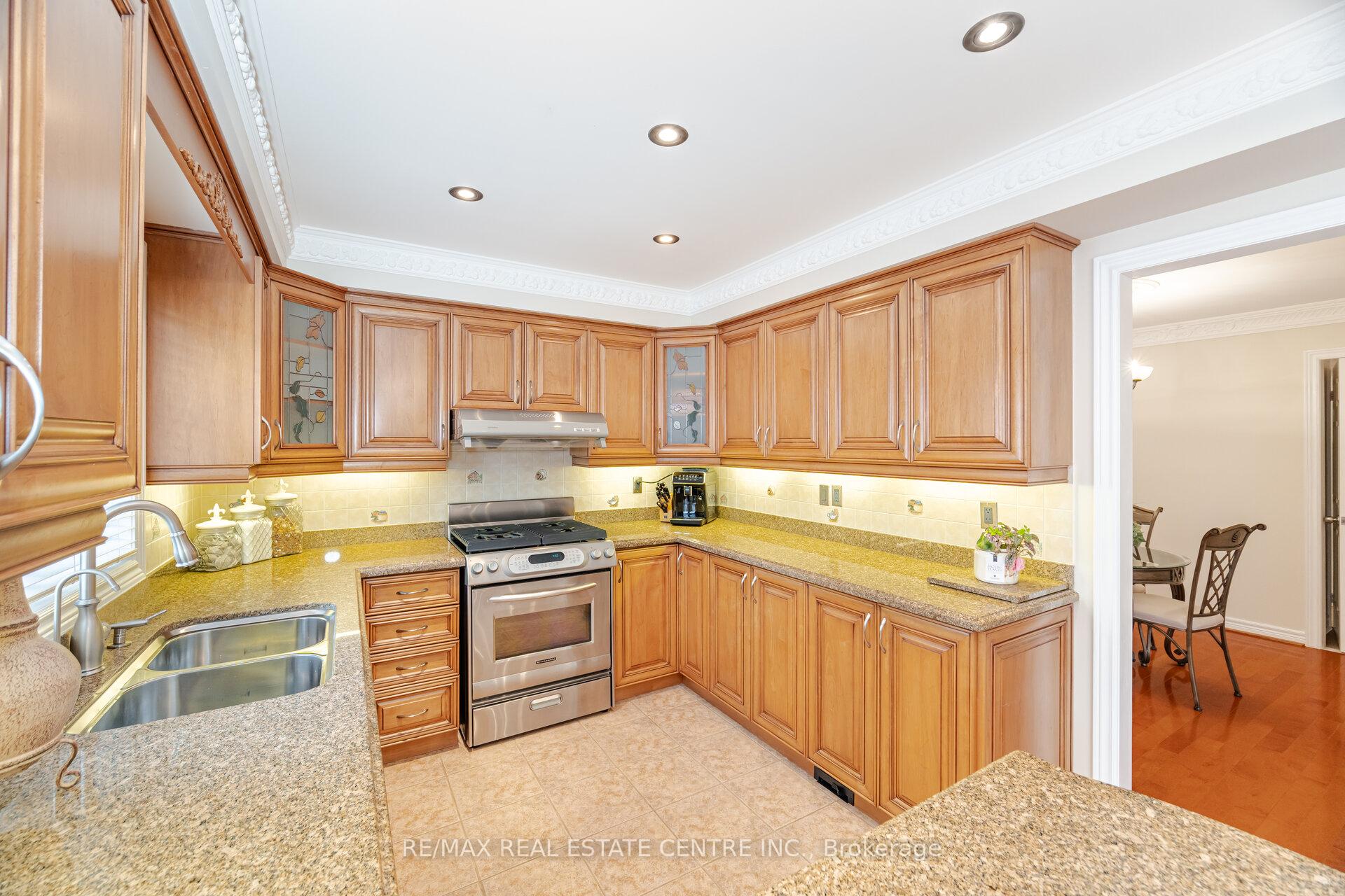 Photo 16 of 21 Falstaff Drive, Brampton, Fletcher's Creek South — HOMEH