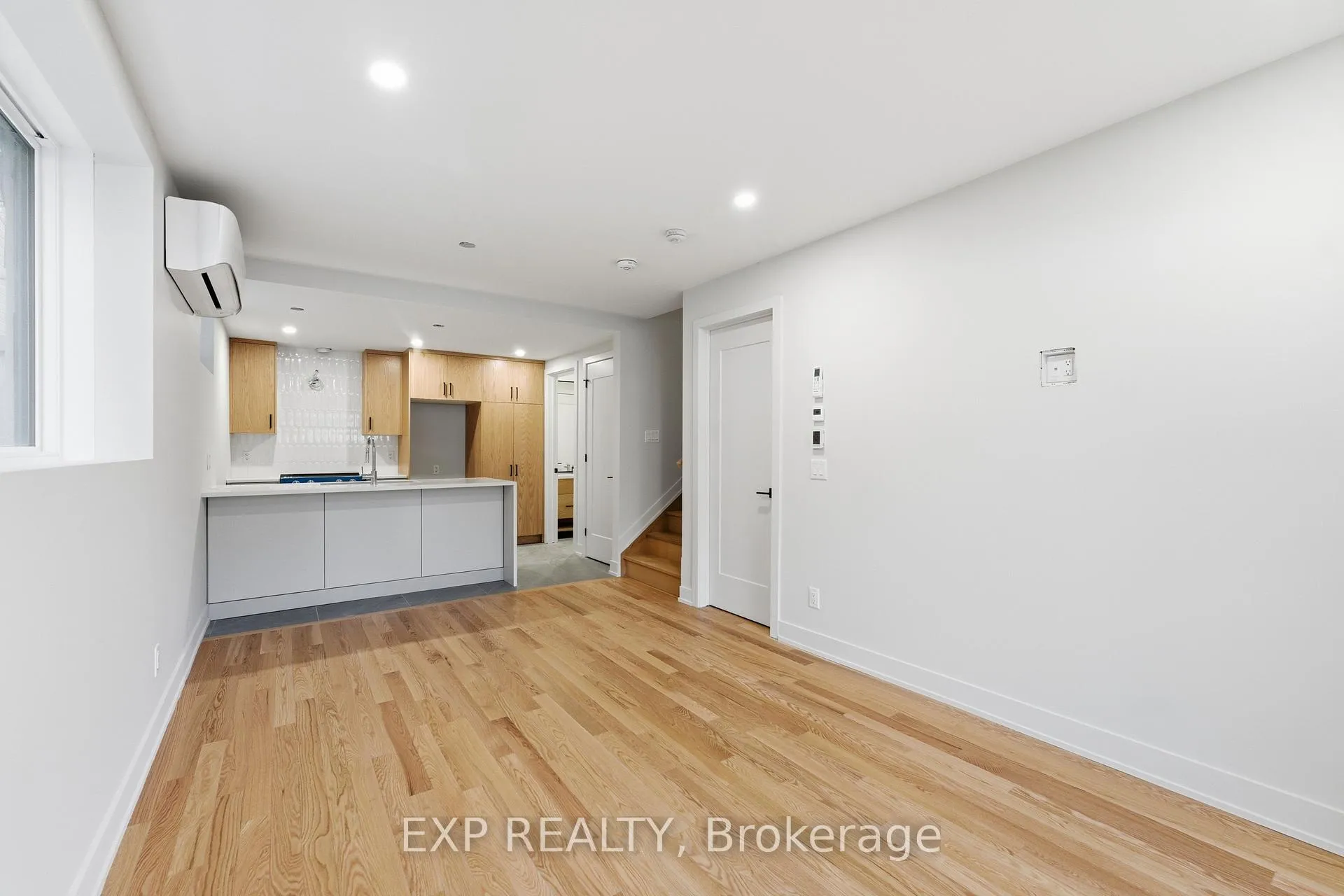 Photo 8 of Unit #D, 514 Roosevelt Avenue, Ottawa, McKellar/Highland — HOMEH