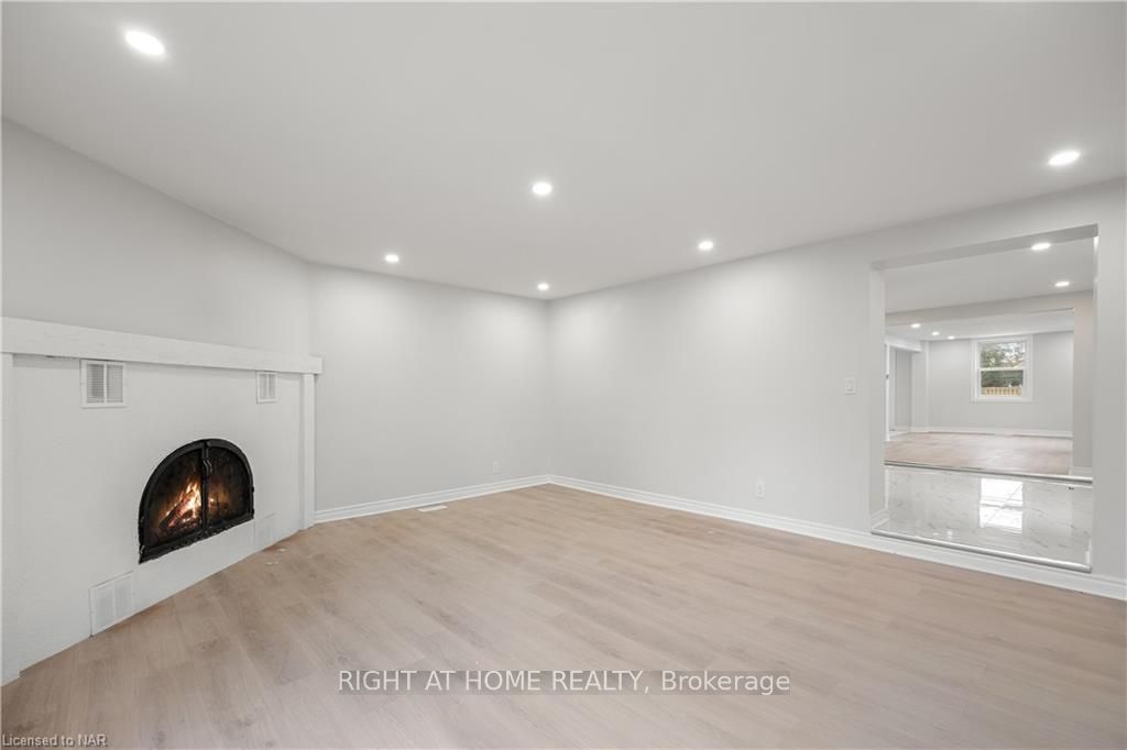 Photo 10 of 82 Main Street, St. Catharines, Port Dalhousie — HOMEH