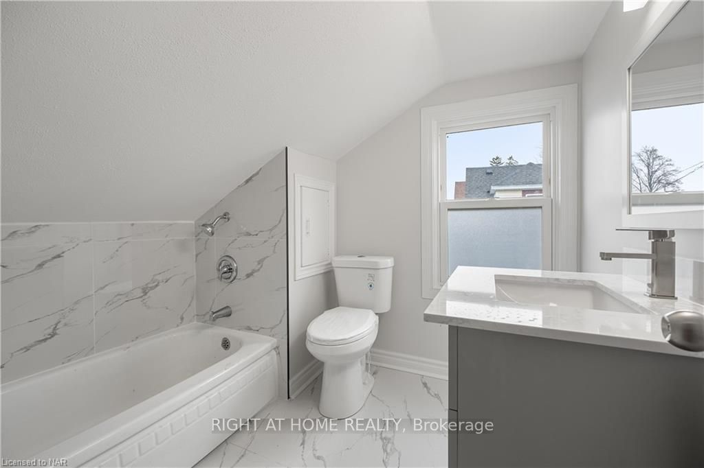 Photo 11 of 82 Main Street, St. Catharines, Port Dalhousie — HOMEH