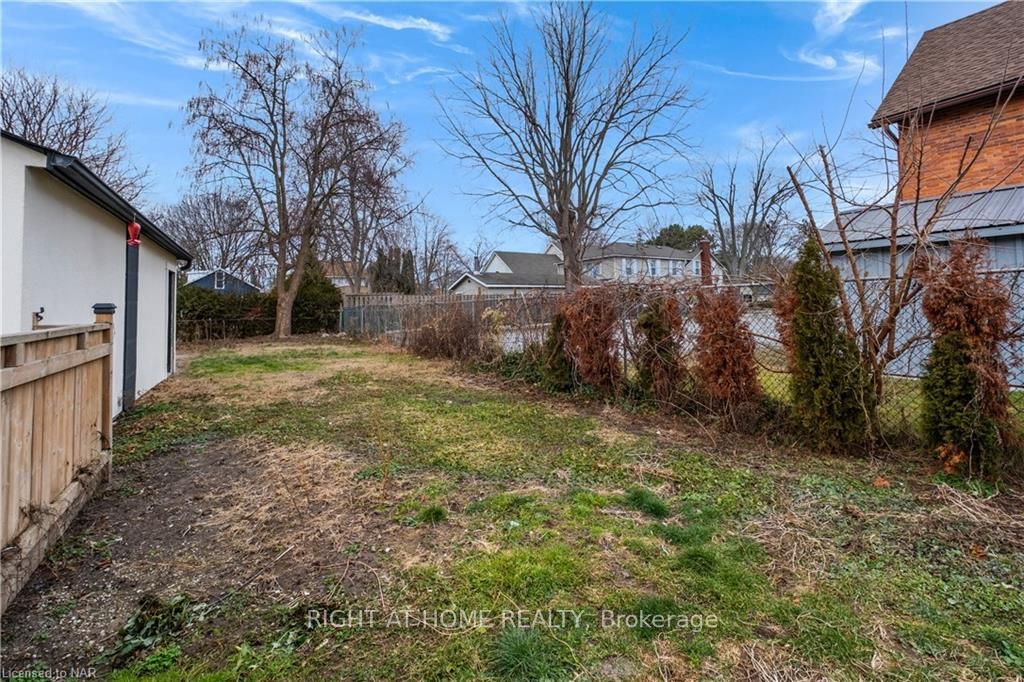 Photo 13 of 82 Main Street, St. Catharines, Port Dalhousie — HOMEH