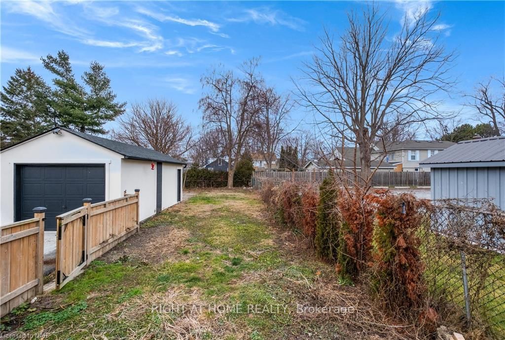 Photo 15 of 82 Main Street, St. Catharines, Port Dalhousie — HOMEH