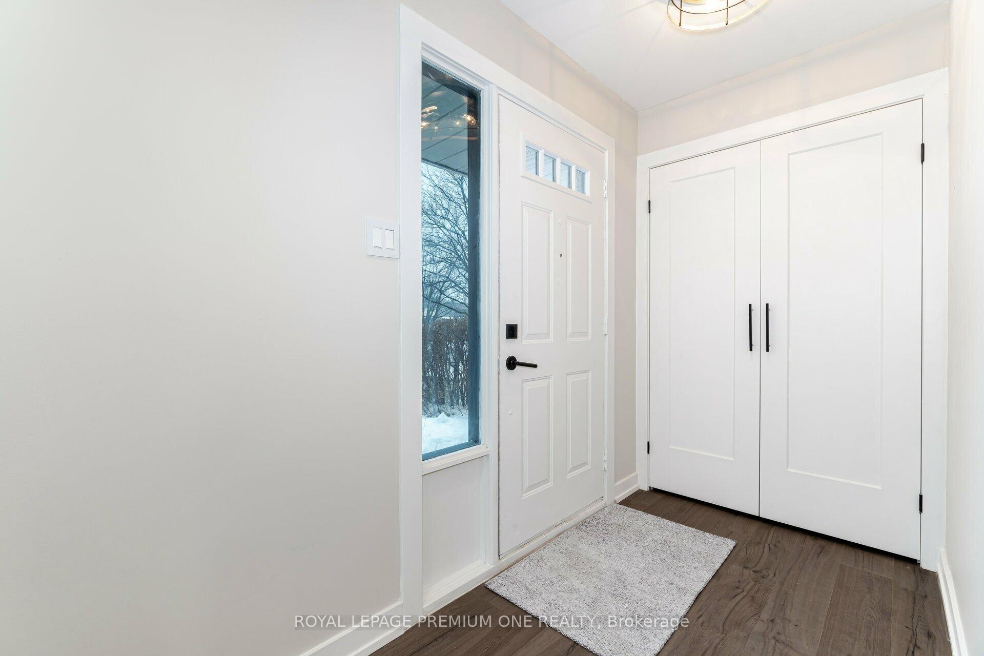 Photo 3 of 453 Leacock Drive, Barrie, Letitia Heights — HOMEH
