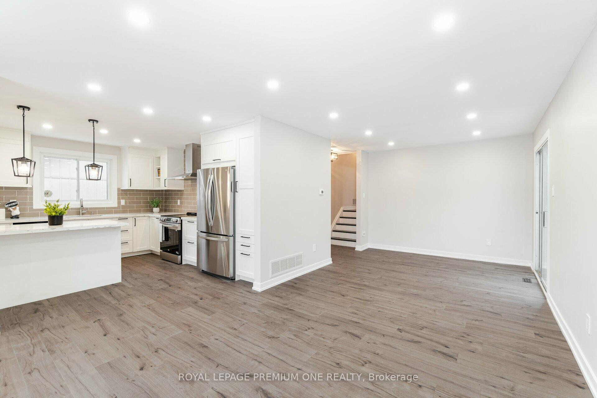 Photo 5 of 453 Leacock Drive, Barrie, Letitia Heights — HOMEH