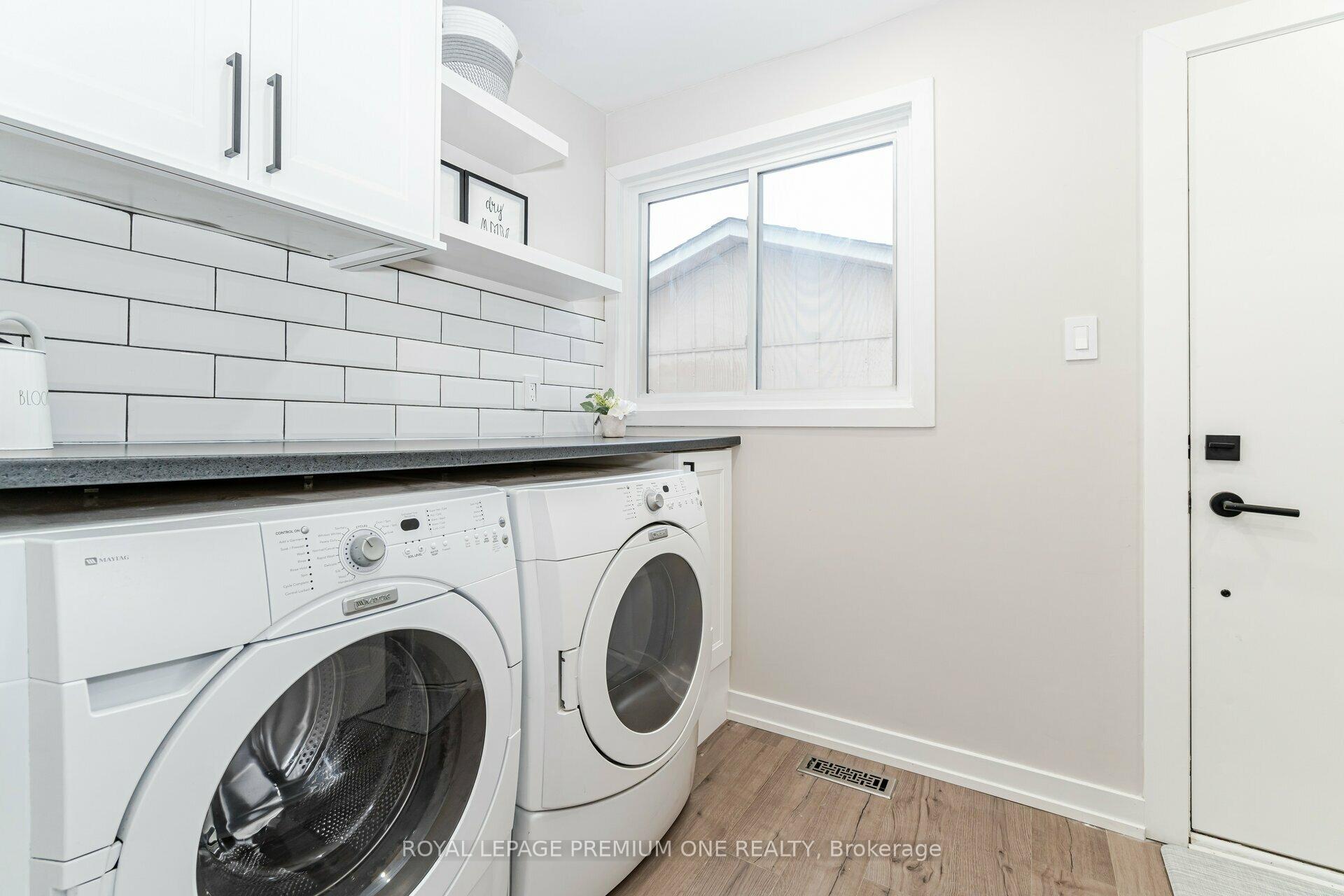 Photo 15 of 453 Leacock Drive, Barrie, Letitia Heights — HOMEH