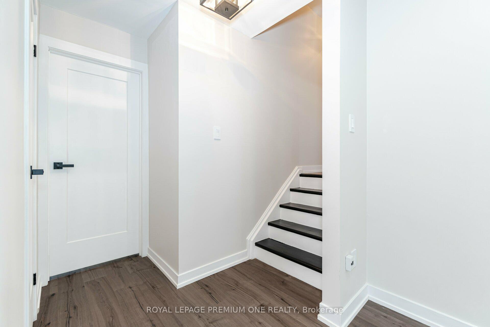 Photo 16 of 453 Leacock Drive, Barrie, Letitia Heights — HOMEH