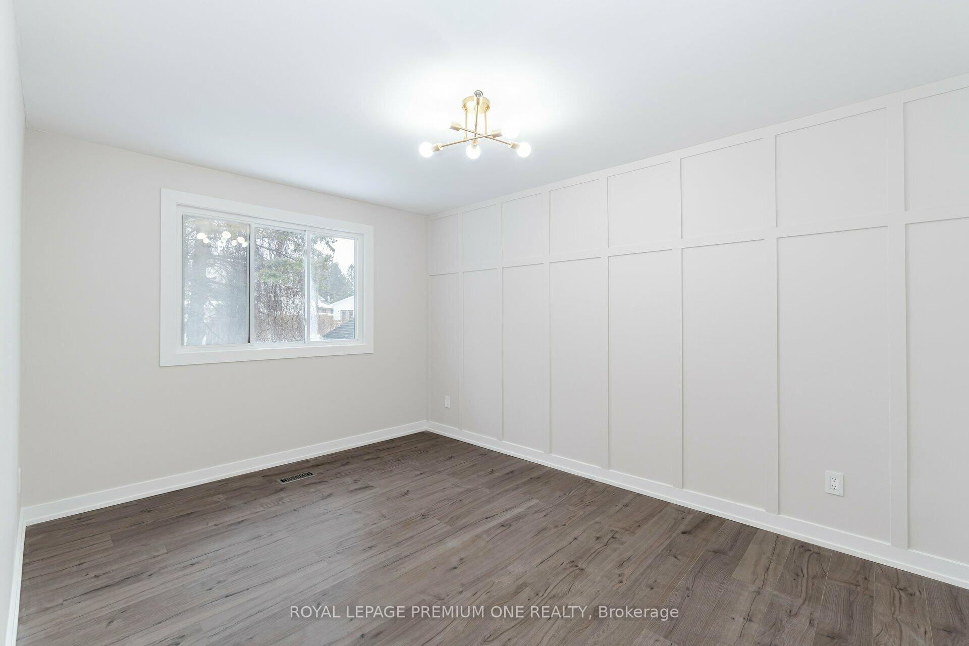 Photo 18 of 453 Leacock Drive, Barrie, Letitia Heights — HOMEH