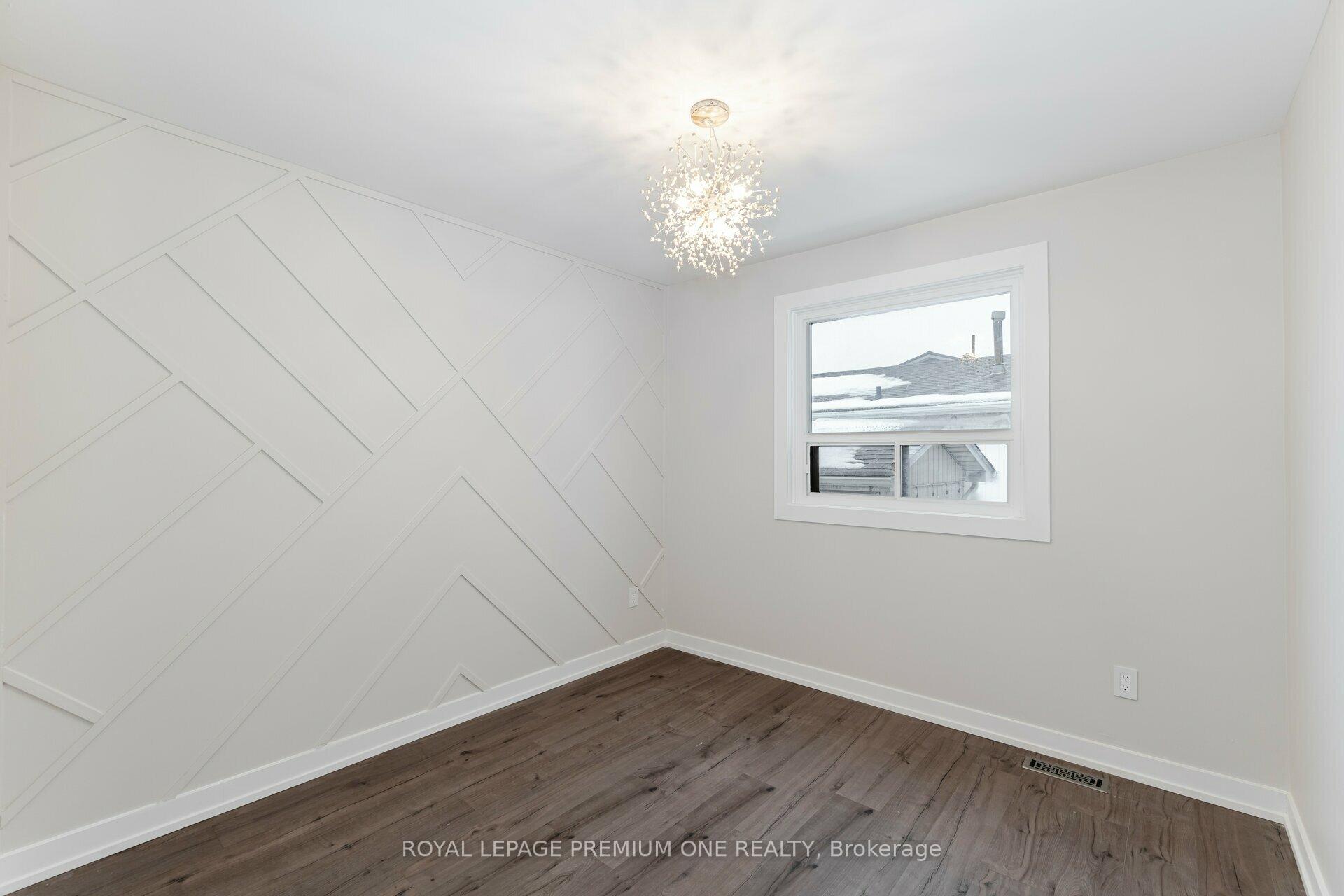 Photo 23 of 453 Leacock Drive, Barrie, Letitia Heights — HOMEH