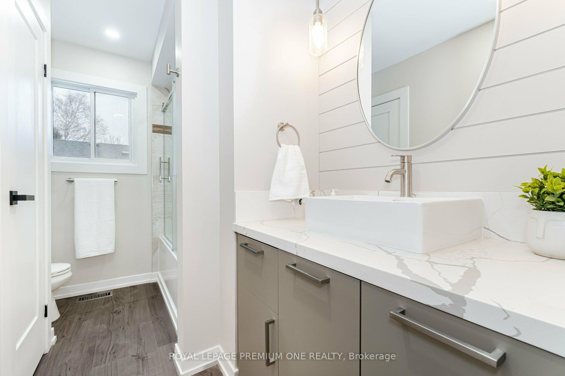 Photo 25 of 453 Leacock Drive, Barrie, Letitia Heights — HOMEH