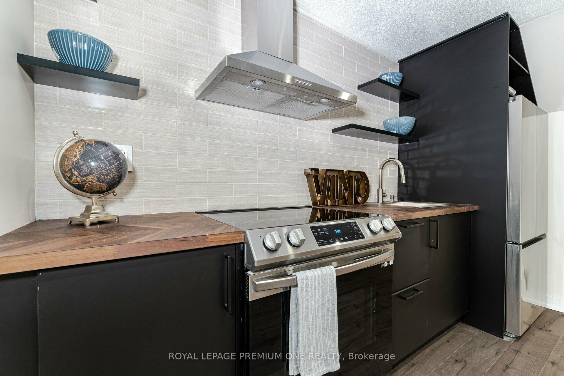 Photo 29 of 453 Leacock Drive, Barrie, Letitia Heights — HOMEH