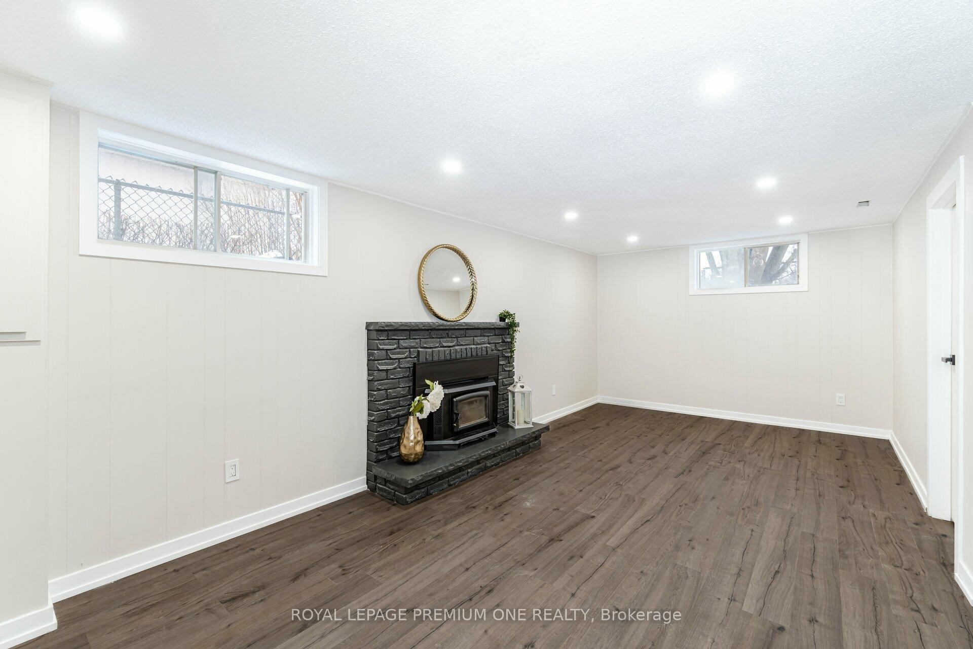 Photo 33 of 453 Leacock Drive, Barrie, Letitia Heights — HOMEH