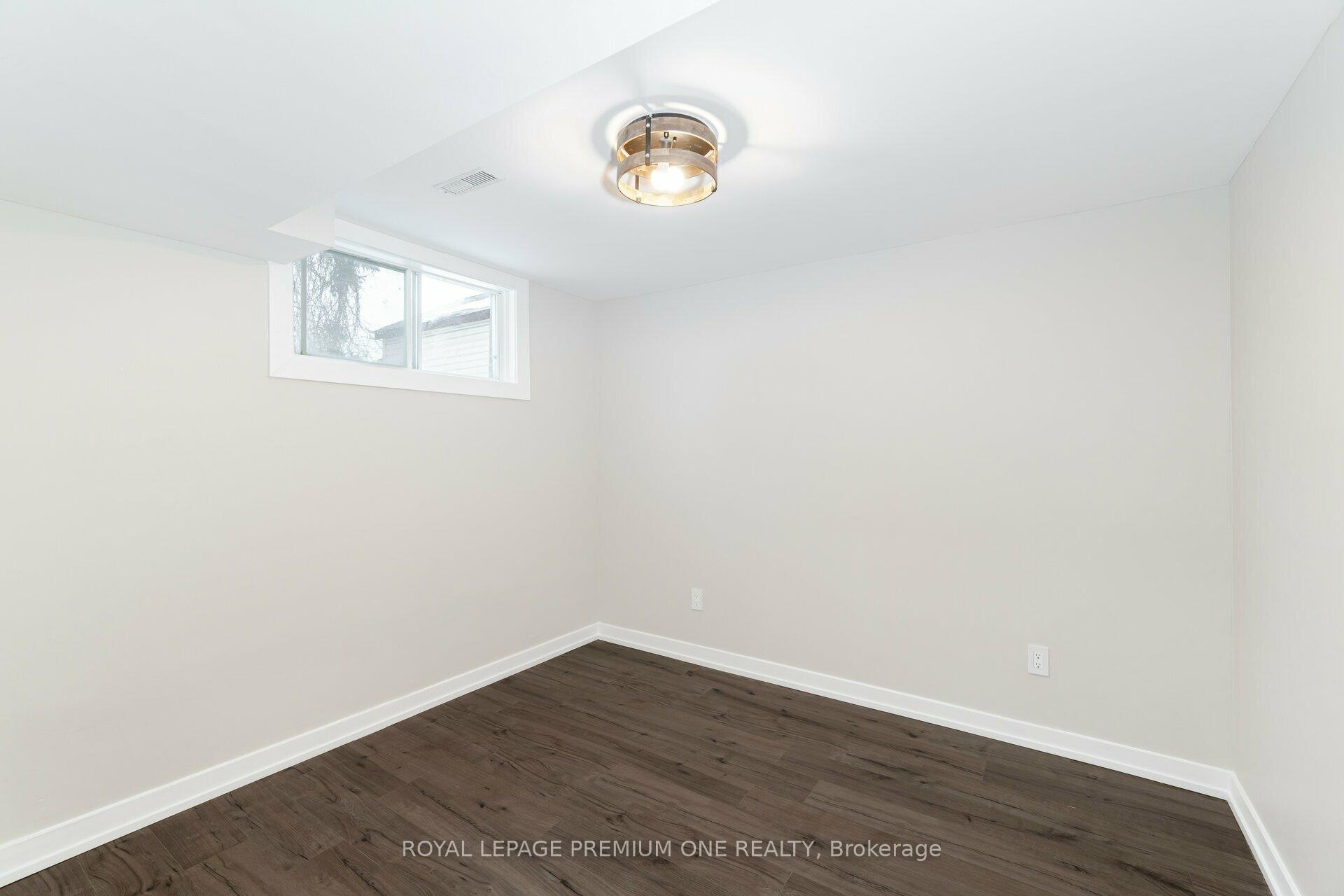 Photo 34 of 453 Leacock Drive, Barrie, Letitia Heights — HOMEH