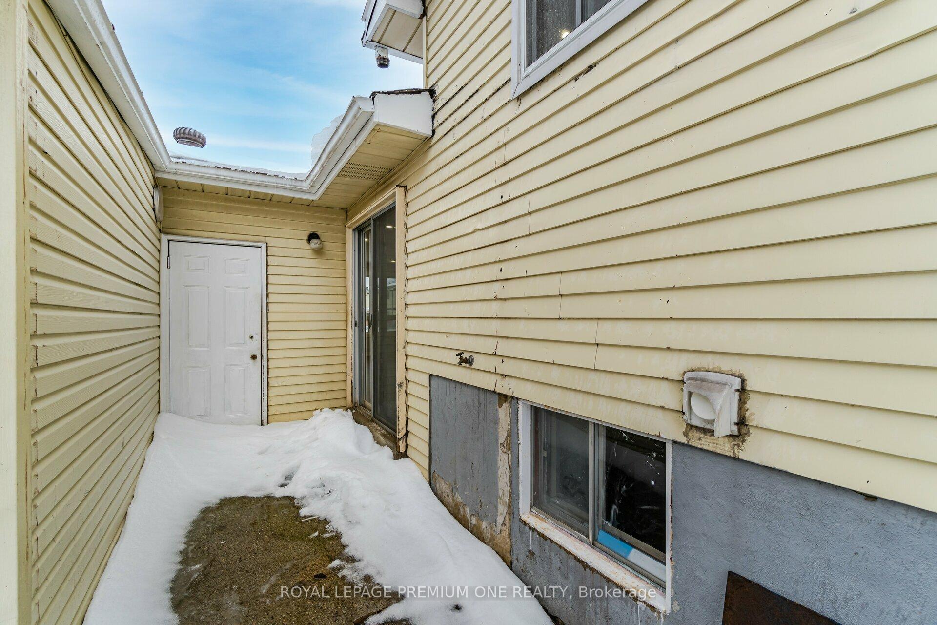 Photo 38 of 453 Leacock Drive, Barrie, Letitia Heights — HOMEH
