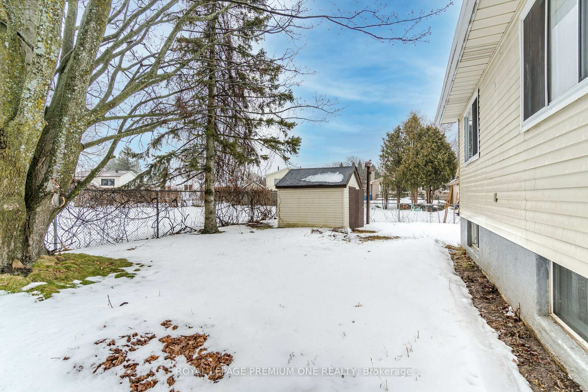 Photo 40 of 453 Leacock Drive, Barrie, Letitia Heights — HOMEH