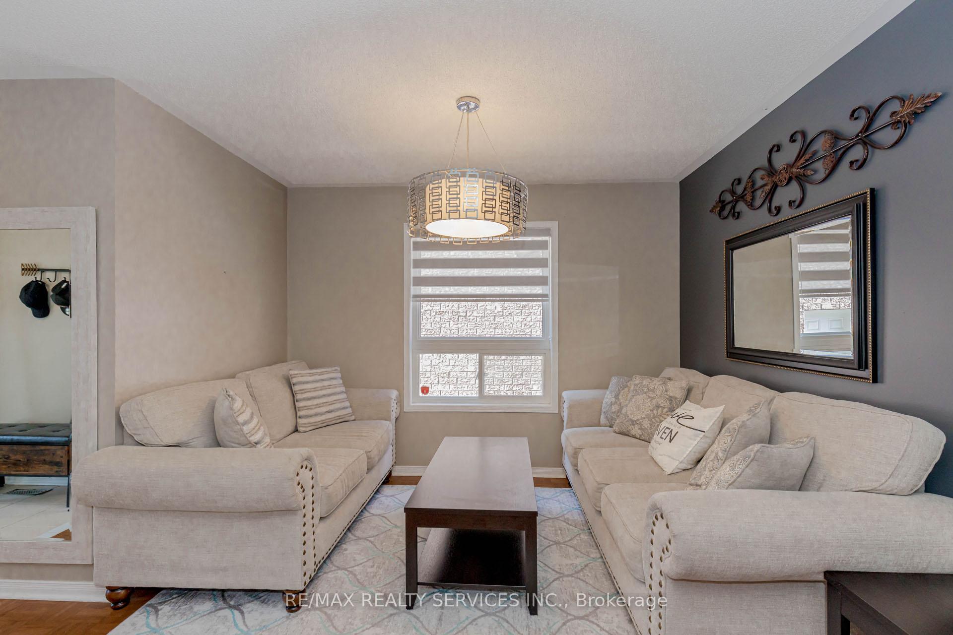 Photo 6 of 16 Mccrimmon Drive, Brampton, Fletcher's Meadow — HOMEH