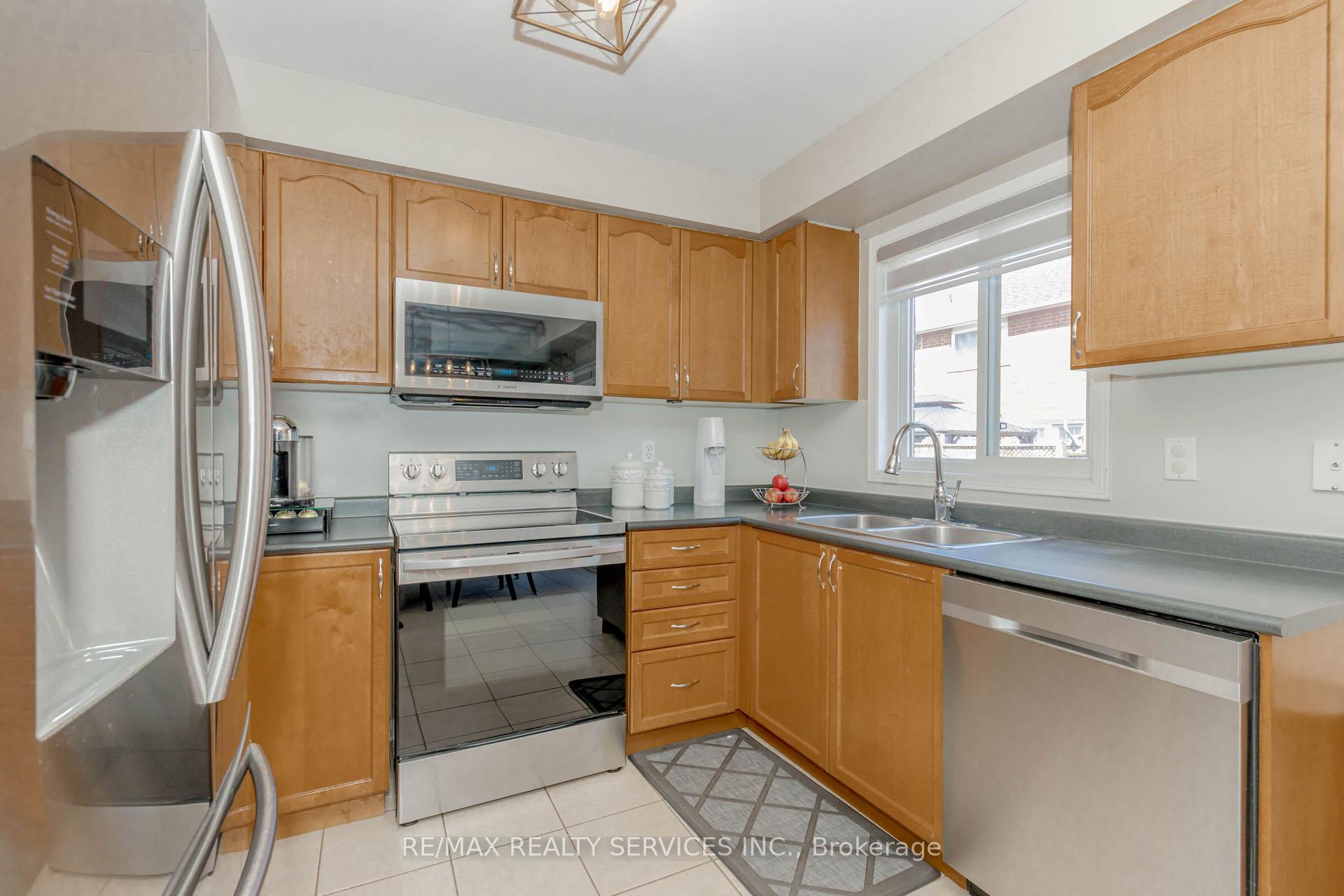 Photo 34 of 16 Mccrimmon Drive, Brampton, Fletcher's Meadow — HOMEH