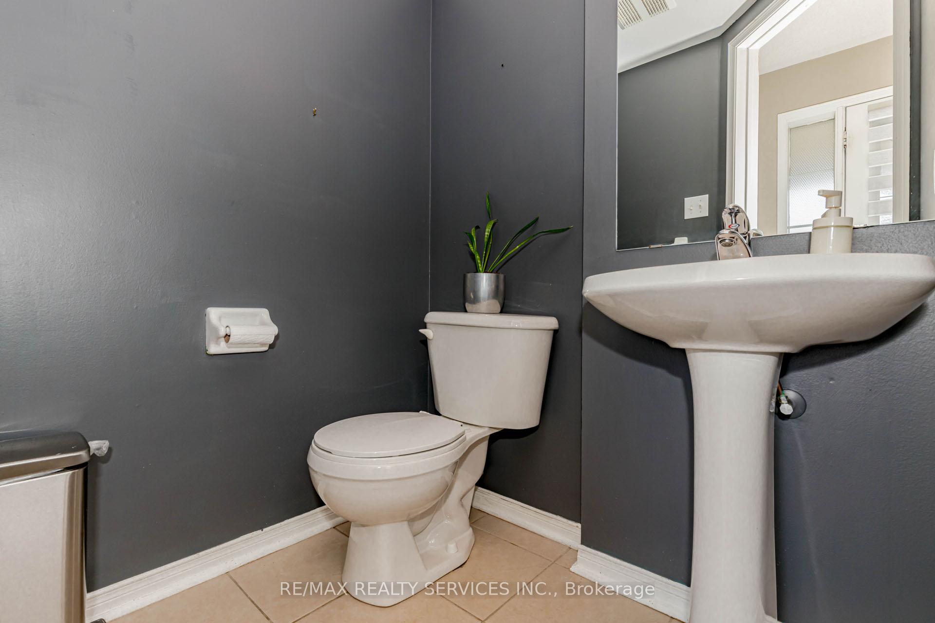 Photo 18 of 16 Mccrimmon Drive, Brampton, Fletcher's Meadow — HOMEH