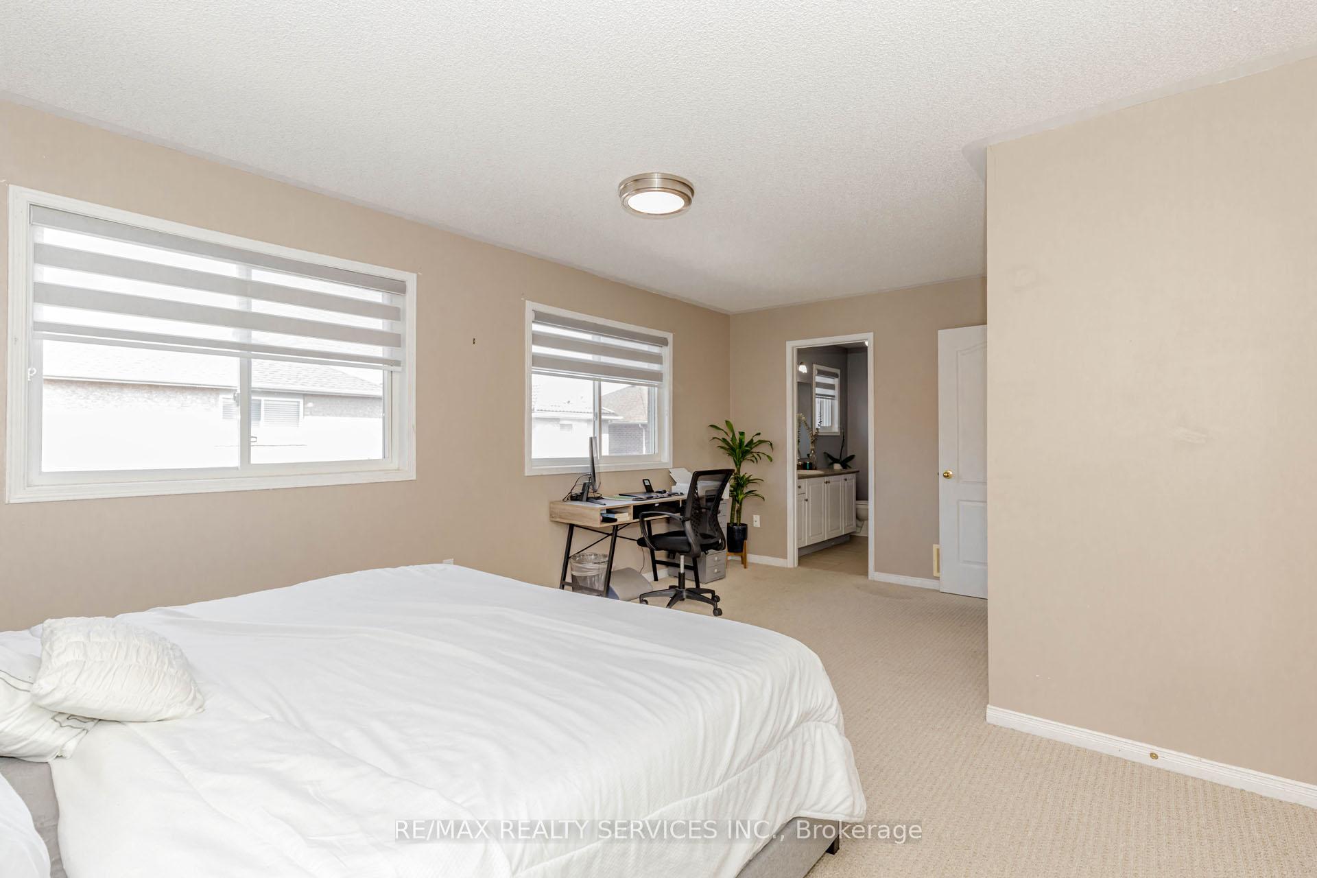 Photo 15 of 16 Mccrimmon Drive, Brampton, Fletcher's Meadow — HOMEH
