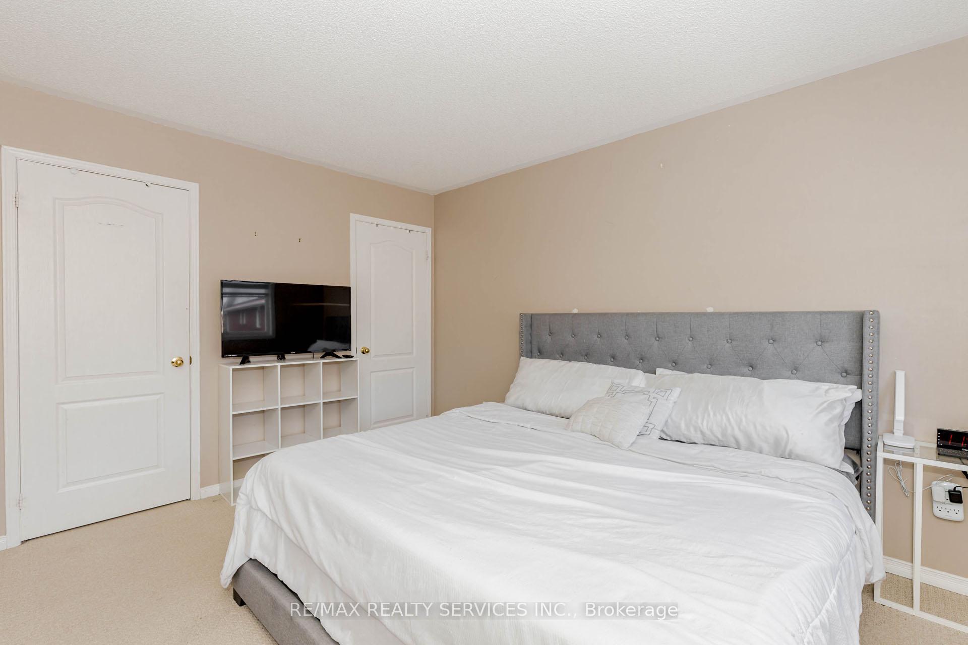 Photo 37 of 16 Mccrimmon Drive, Brampton, Fletcher's Meadow — HOMEH