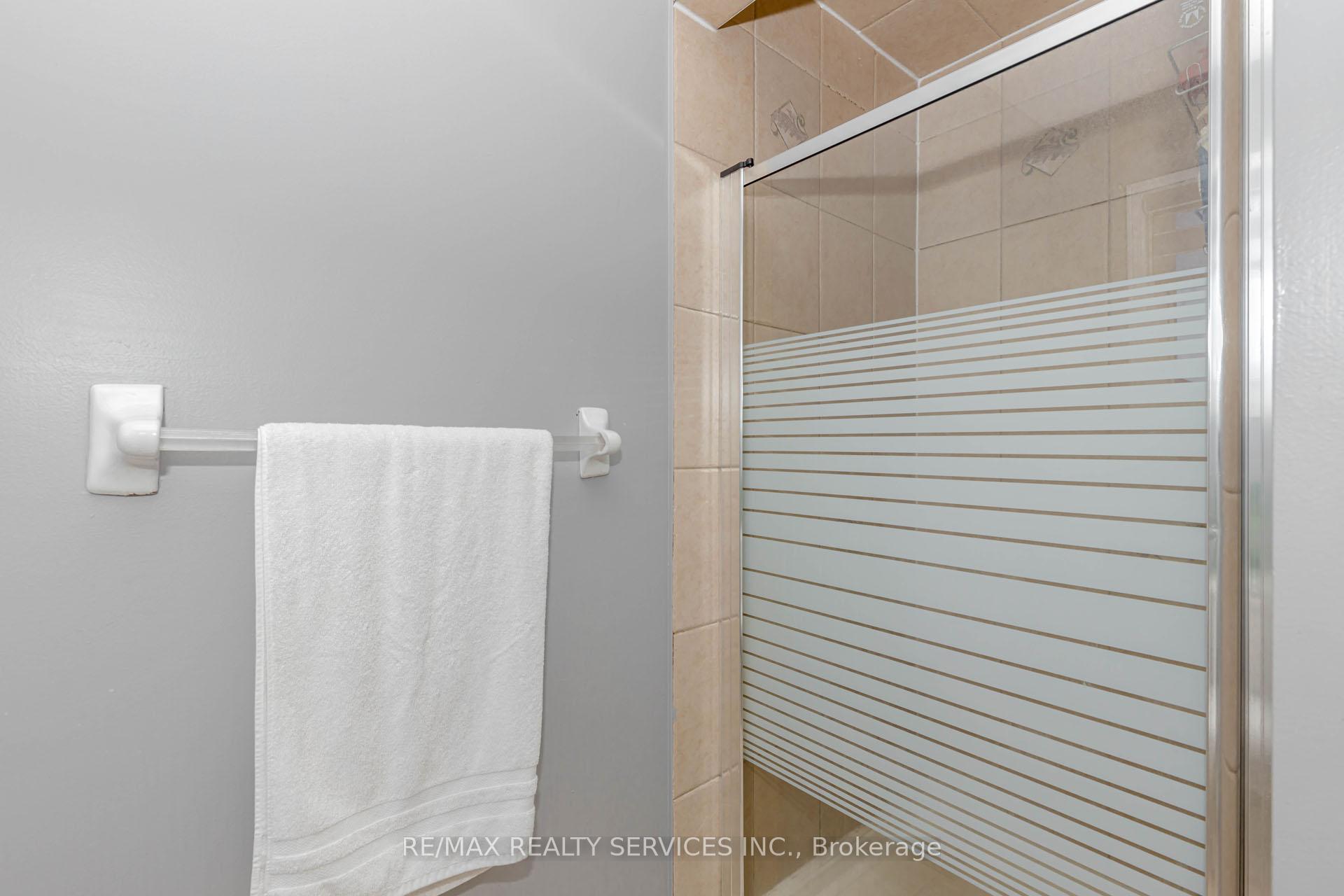 Photo 14 of 16 Mccrimmon Drive, Brampton, Fletcher's Meadow — HOMEH