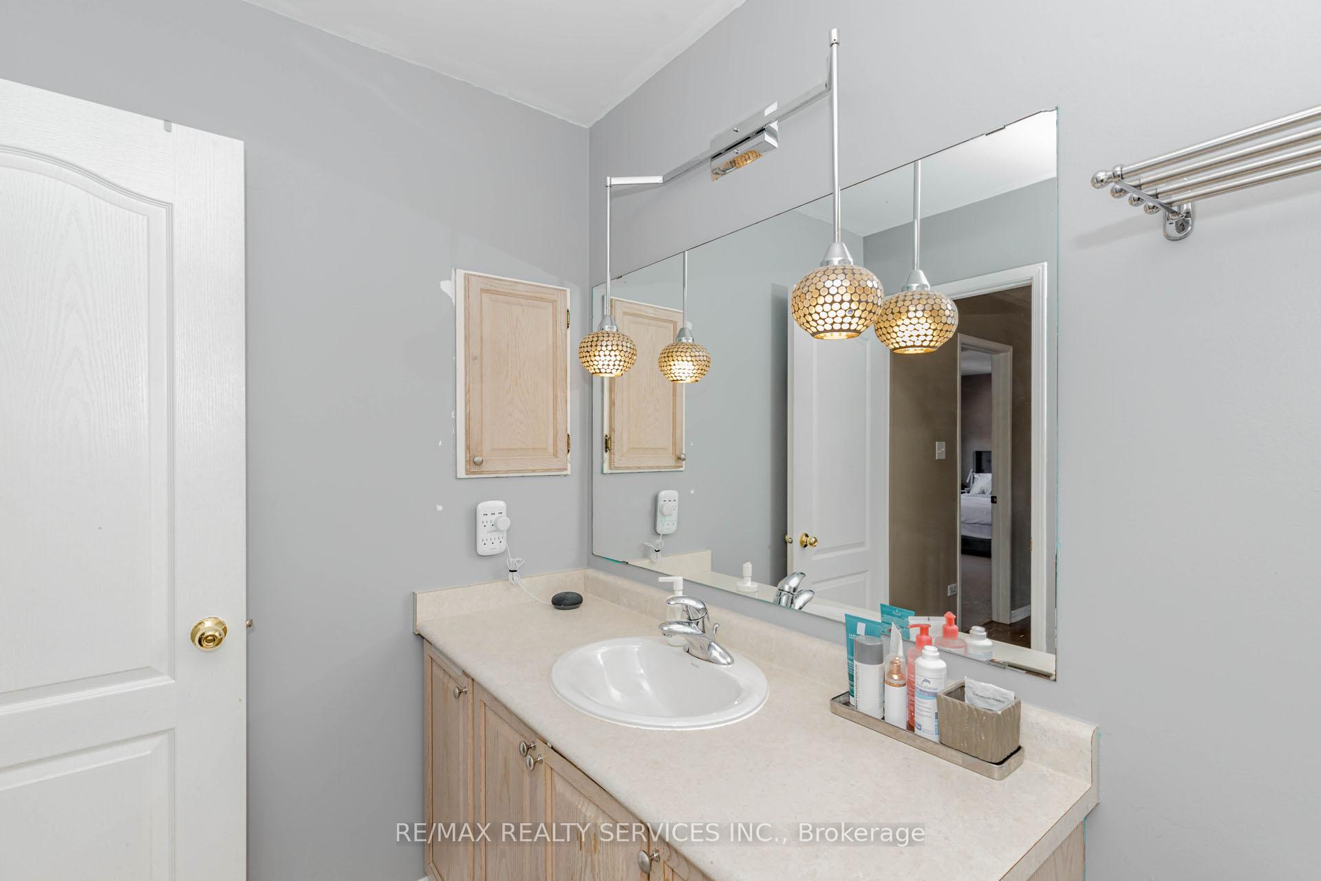 Photo 20 of 16 Mccrimmon Drive, Brampton, Fletcher's Meadow — HOMEH