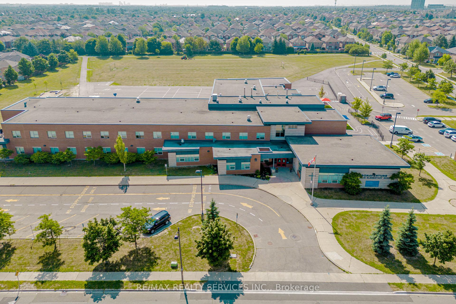 Photo 41 of 16 Mccrimmon Drive, Brampton, Fletcher's Meadow — HOMEH