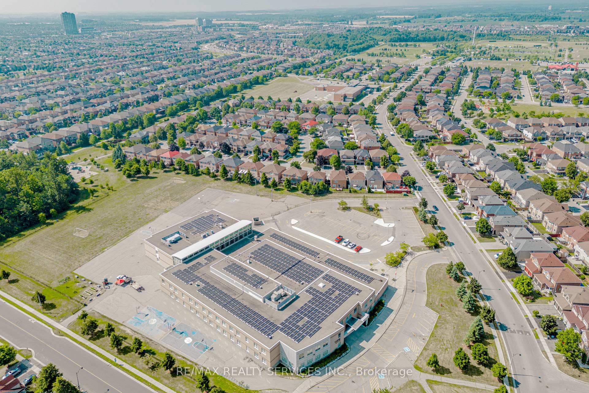 Photo 27 of 16 Mccrimmon Drive, Brampton, Fletcher's Meadow — HOMEH